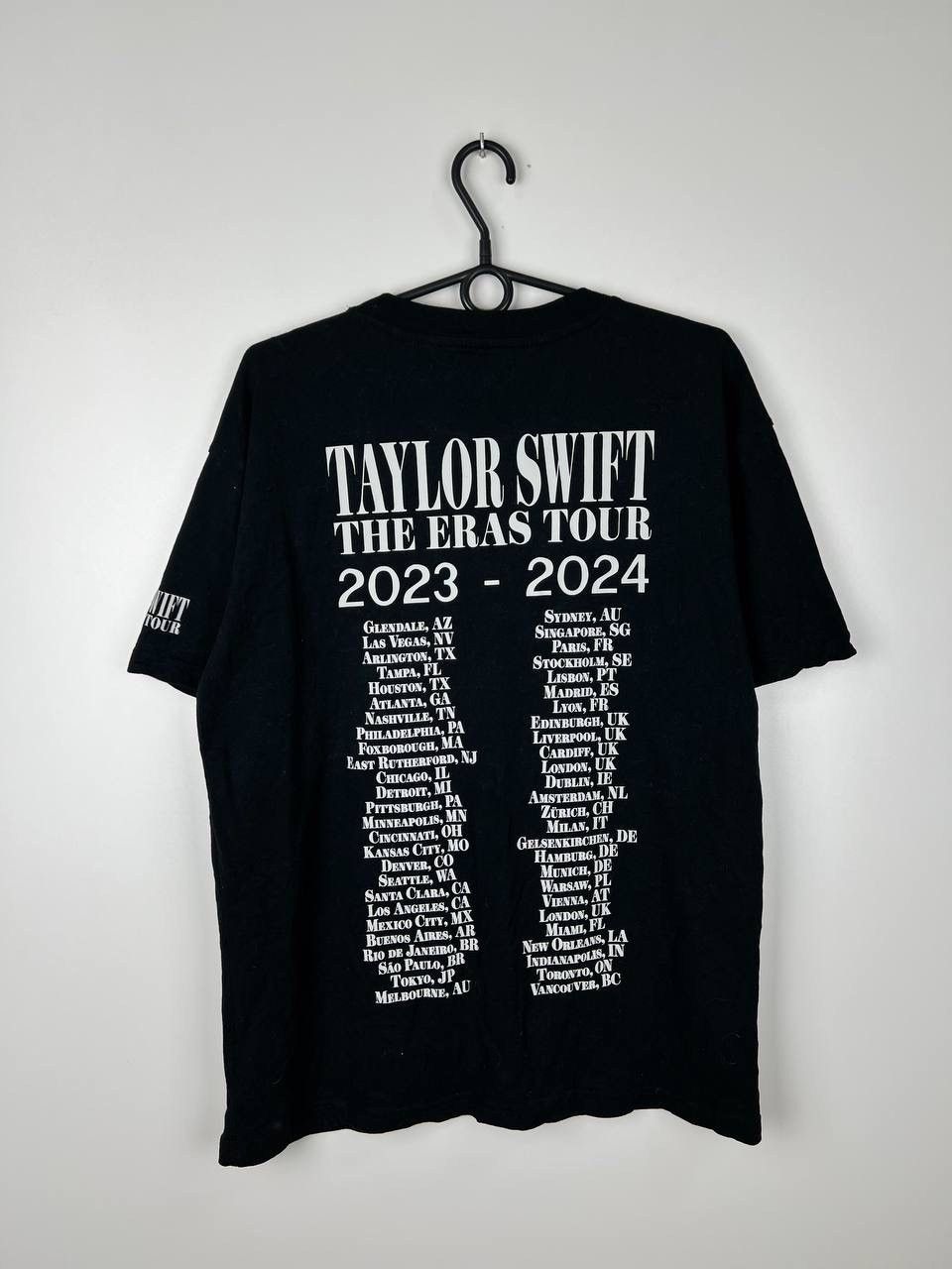 Vintage Taylor Swift The Eras Tour 2023-24 t-shirts size M Size US M / EU 48-50 / 2 - 2 Thumbnail