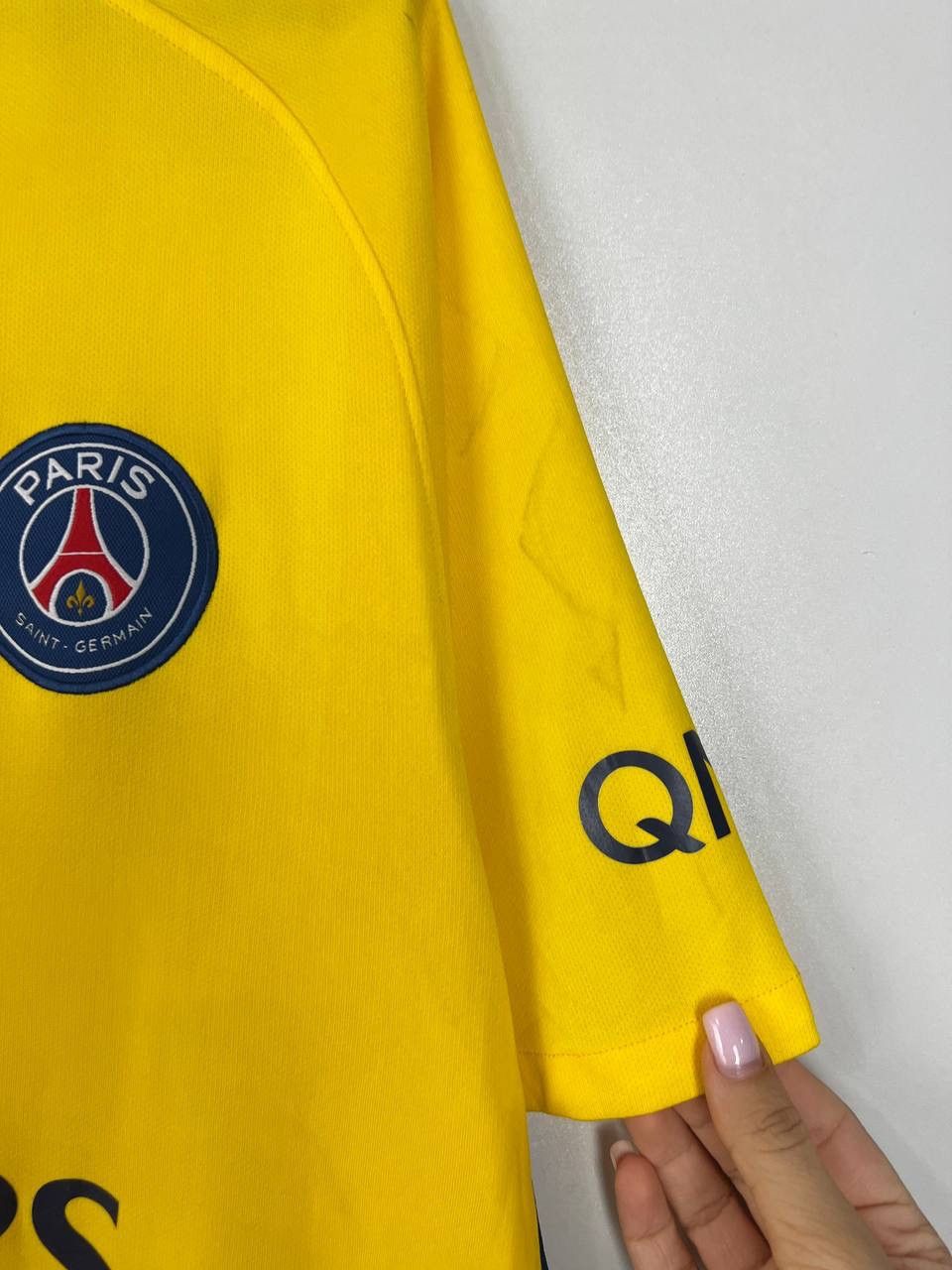 Vintage PSG Nike Neymar 10 REPLICA jersey vintage t-shirts size XL Size US XL / EU 56 / 4 - 4 Thumbnail