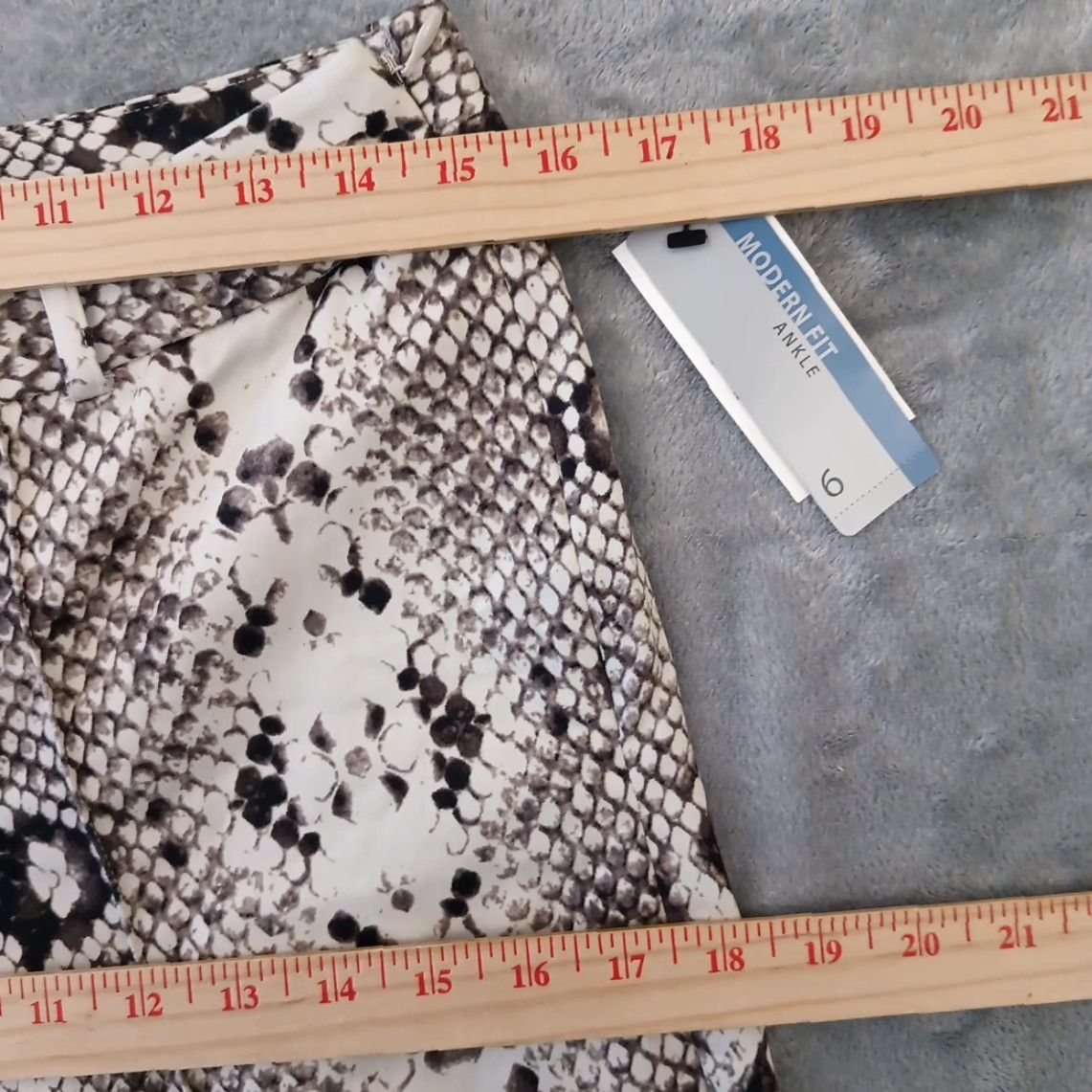 Worthington Worthington Ankle Pants Womens Gray Animal Print Size 6 Lightweight Side Zip Cotton Blend Straight 26.5 In Inseam Women's Shoes? Size 28" / US 6 / IT 42 - 3 Thumbnail