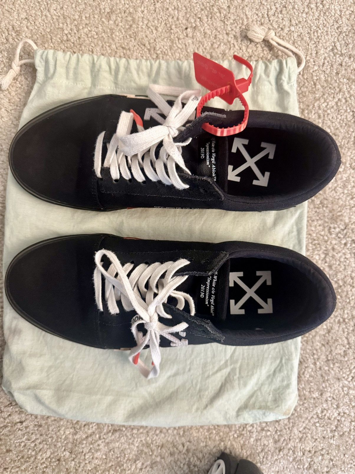 Off-White OFF WHITE VULCANISED LOW (UPDATED STRIPES) - 43 Size US 10 / EU 43 - 1 Thumbnail