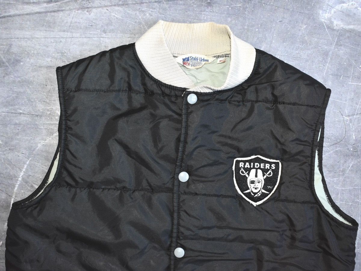 NFL × Vintage Vintage 90s Oakland Raiders NFL Puffer Vest (S) Size US S / EU 44-46 / 1 - 2 Thumbnail
