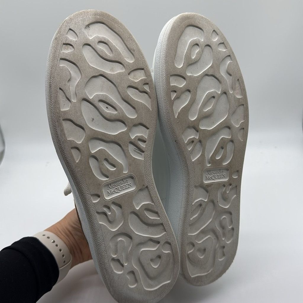 Alexander McQueen Alexander McQueen Metallic Gold & White Lace Up Sneakers 39 Size US 9 / IT 39 - 7 Thumbnail