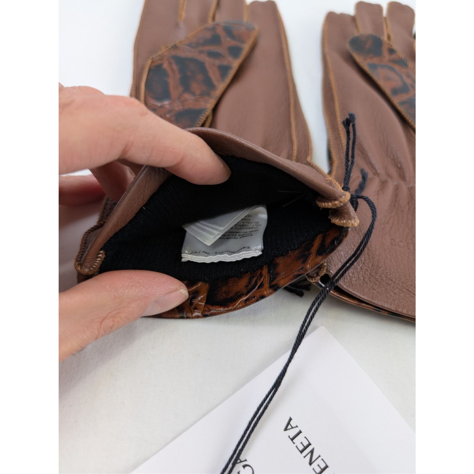 Bottega Veneta o1rshd1 Q:3 / Size: 8 / Embossed Croc Leather Gloves Barrel Size ONE SIZE - 5 Thumbnail