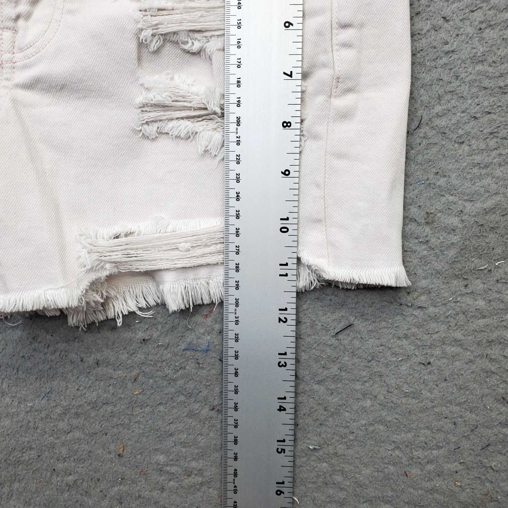 American Eagle Outfitters VINTAGE American Eagle Shorts Womens Size 6 Pink Denim Distressed Frayed Hem Cut-Off Size 30" / US 8 / IT 44 - 4 Thumbnail