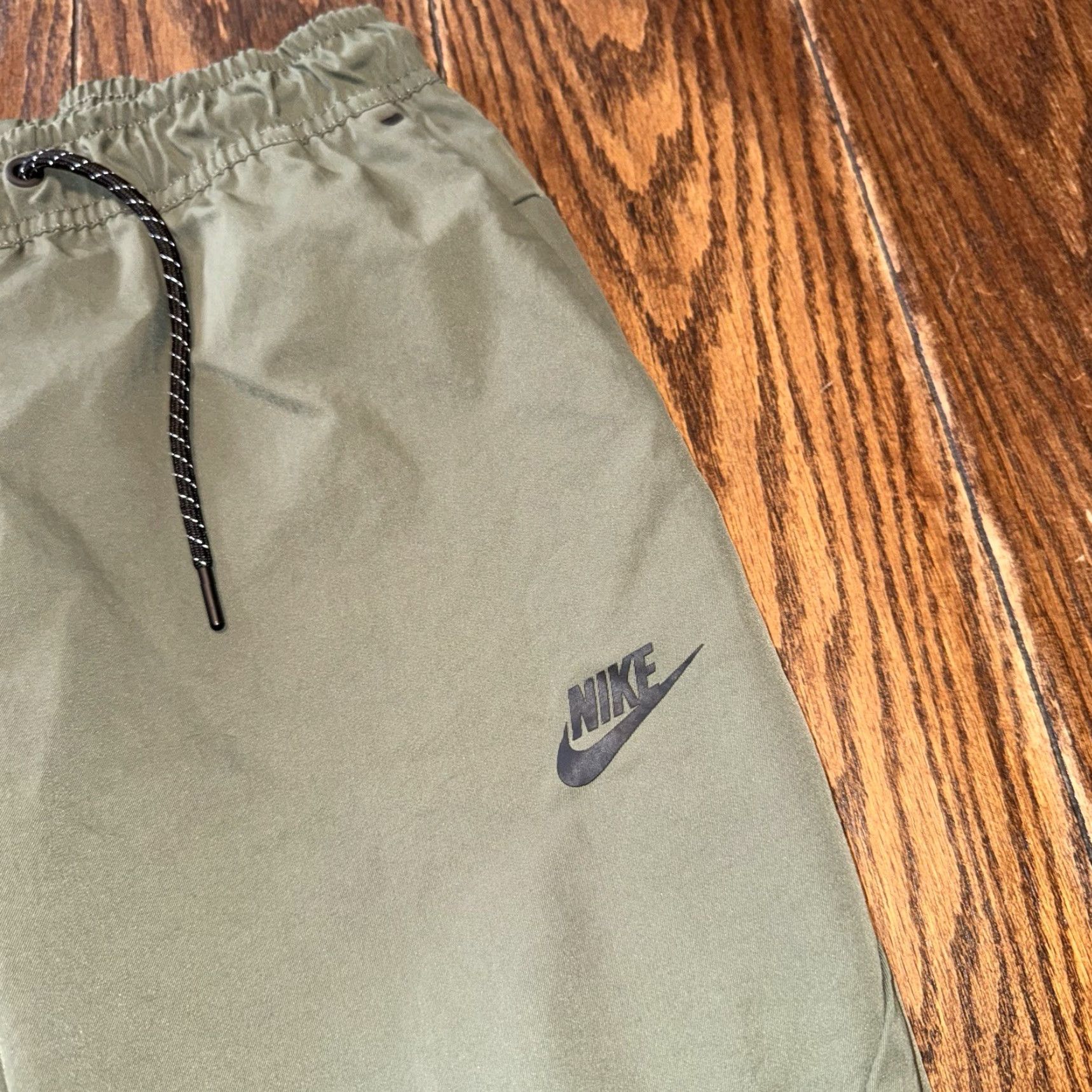 Nike Nike Sportswear Woven Tech Commuter Joggers Small Olive Drab Green CU4483-380 Size US 29 - 3 Thumbnail
