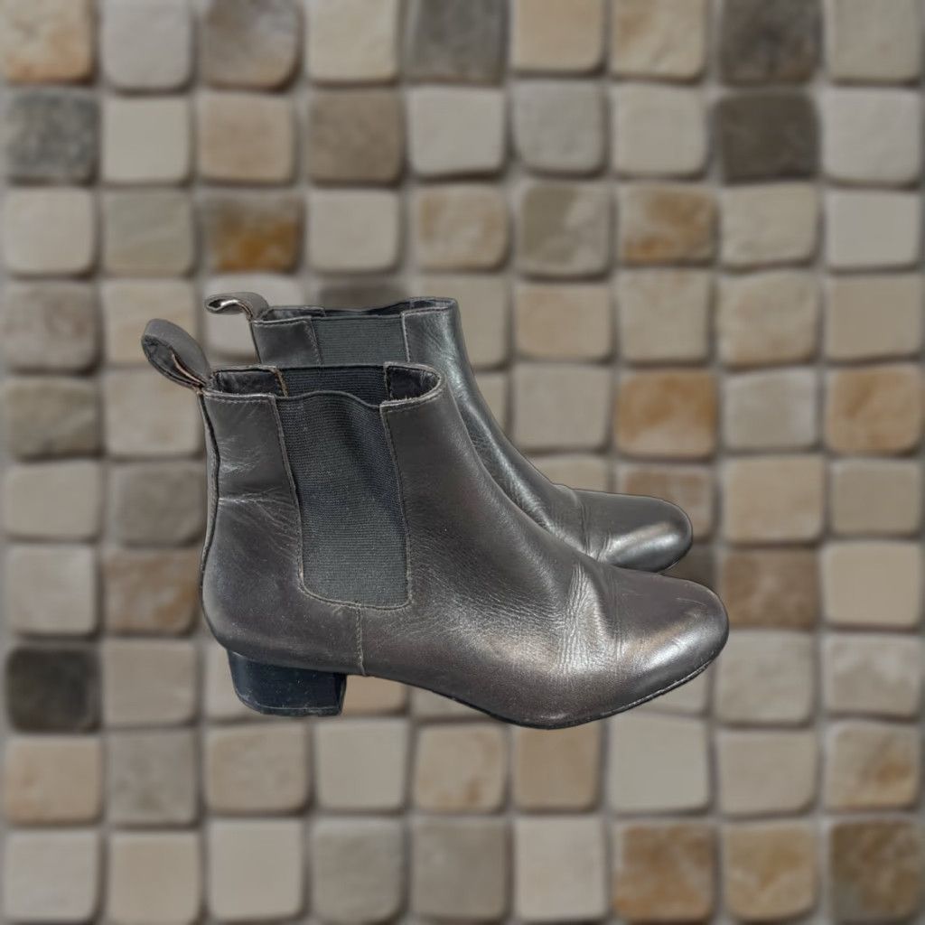 Brooks Brothers VINTAGE Brooks Brothers Chelsea Boots Women Size 6.5 Brown Leather Ankle Pull-On Casual Outsole Leather Rounded Toe Fall Winter Size US 6.5 / IT 36.5 - 1 Thumbnail