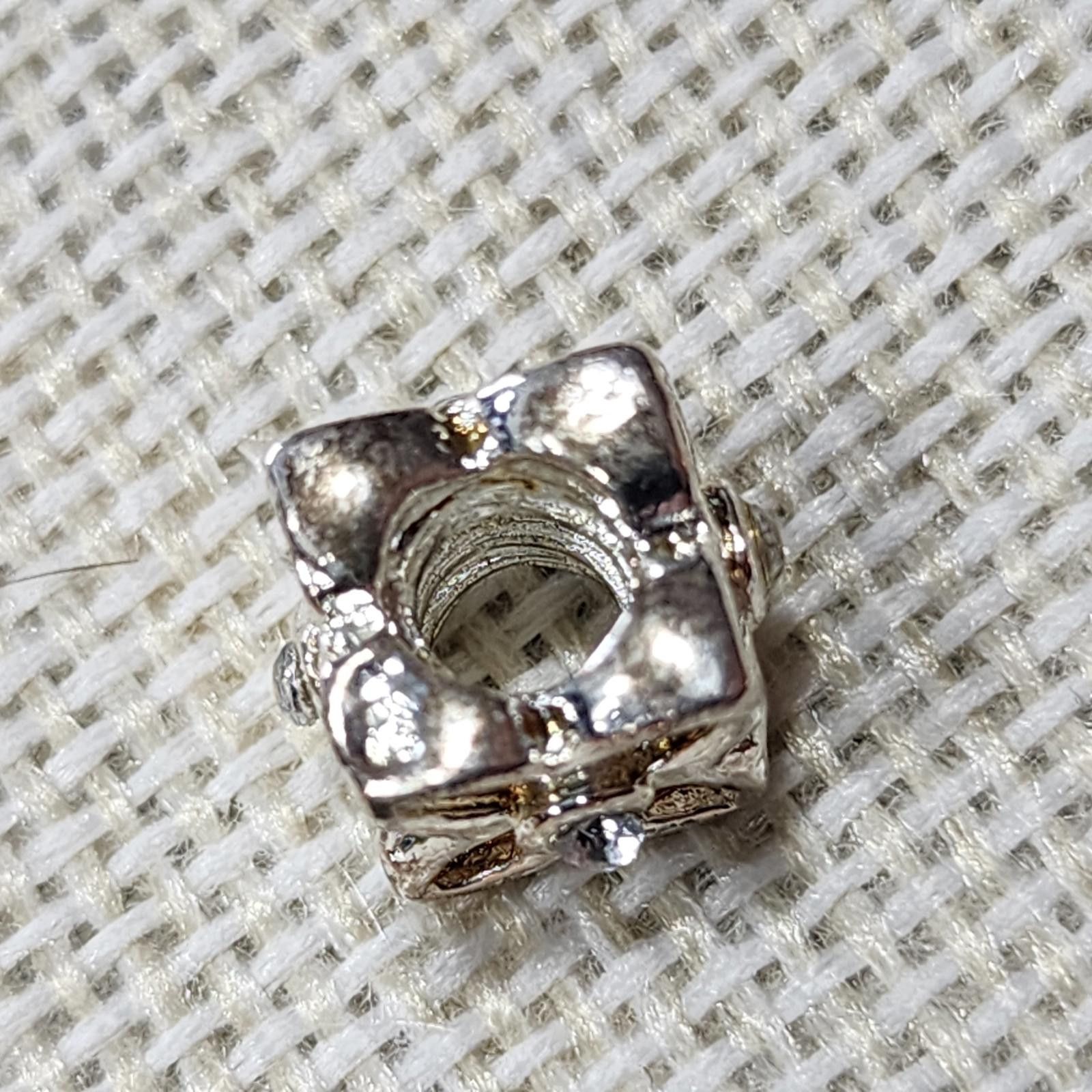 Unknown London Silver-tone Floral Design Charm Bead for Bracelets Size ONE SIZE - 2 Thumbnail