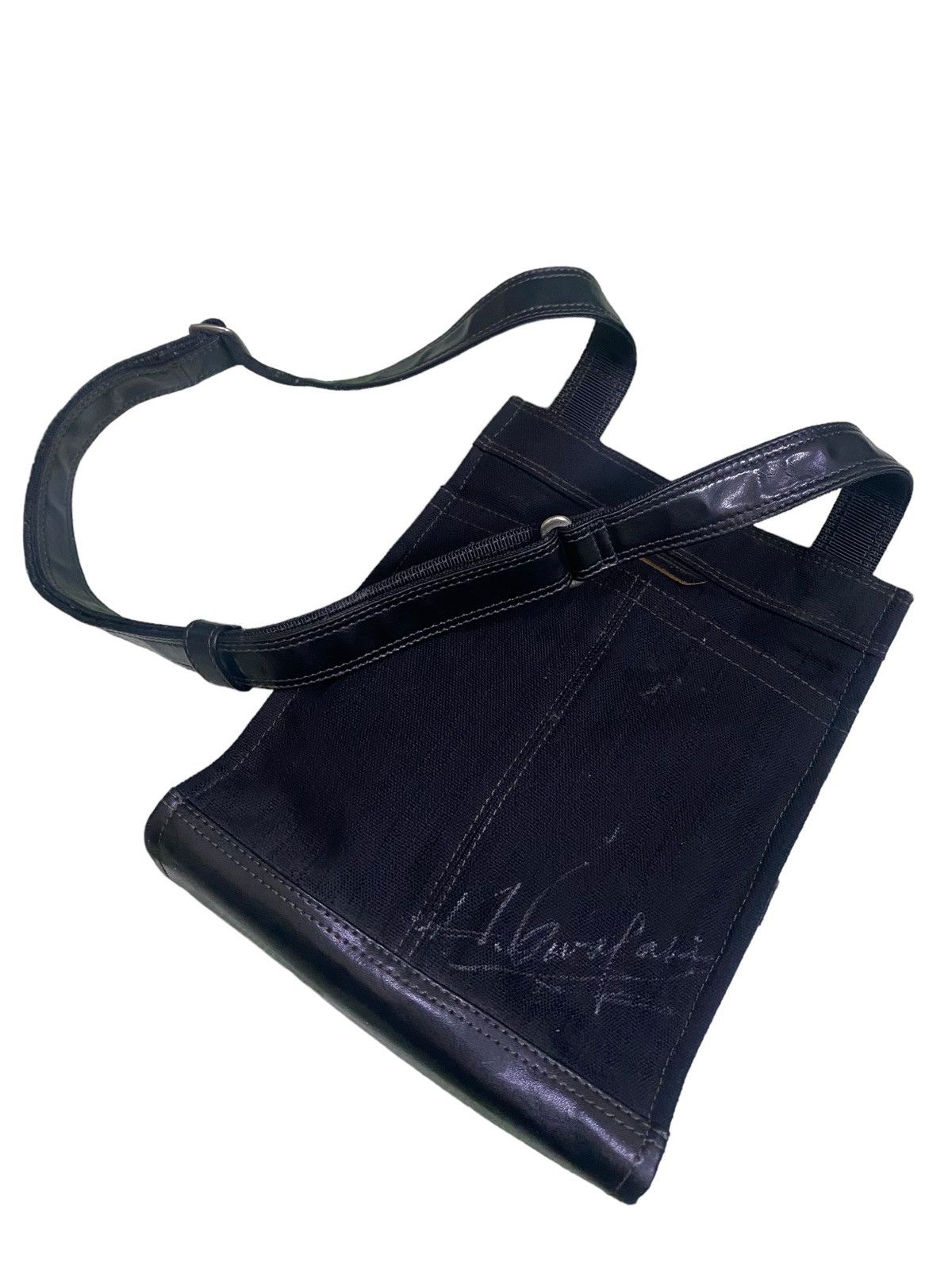 Takeo Kikuchi 💥Takeo Kikuchi Denim Sling Bag Size ONE SIZE - 2 Thumbnail