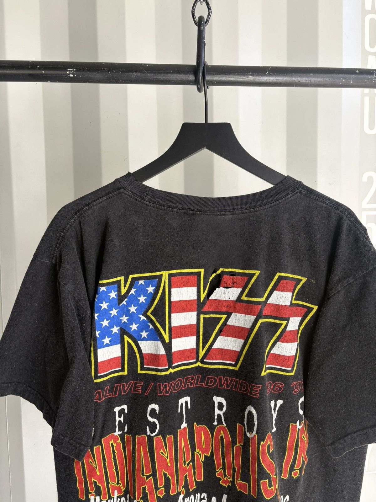Band Tees Kiss 96 Thrashed Sun Faded Distressed Shirt GRUNGE Band Boxy Size US XL / EU 56 / 4 - 4 Thumbnail