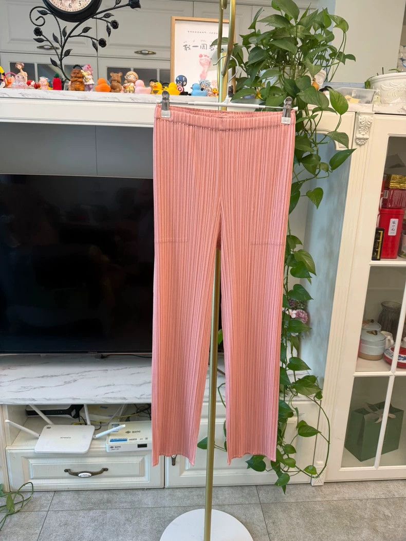 Issey Miyake Issey Miyake size:1 Limited edition pink pleated trousers Size 31" - 1 Thumbnail