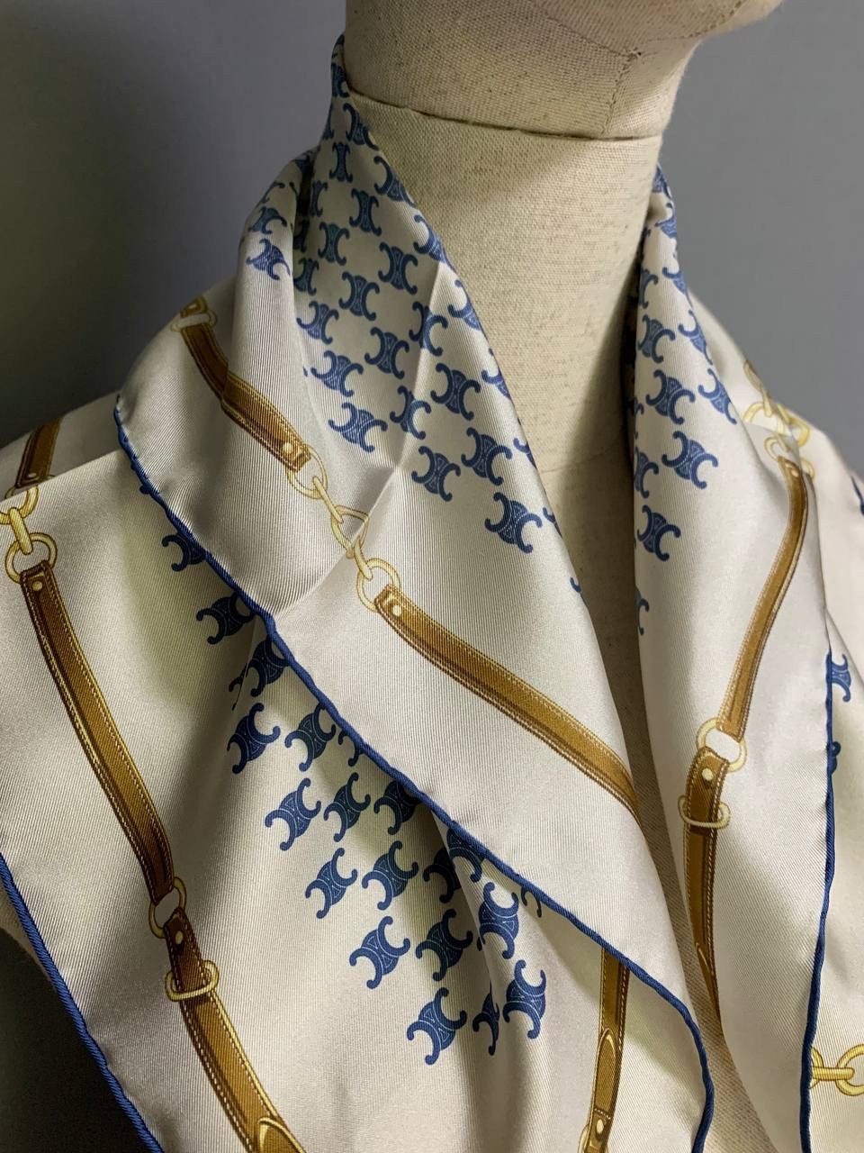 Celine CELINE BANDANA TRIOMPHE IN HERITAGE SILK TWILL NEW Size ONE SIZE - 6 Thumbnail