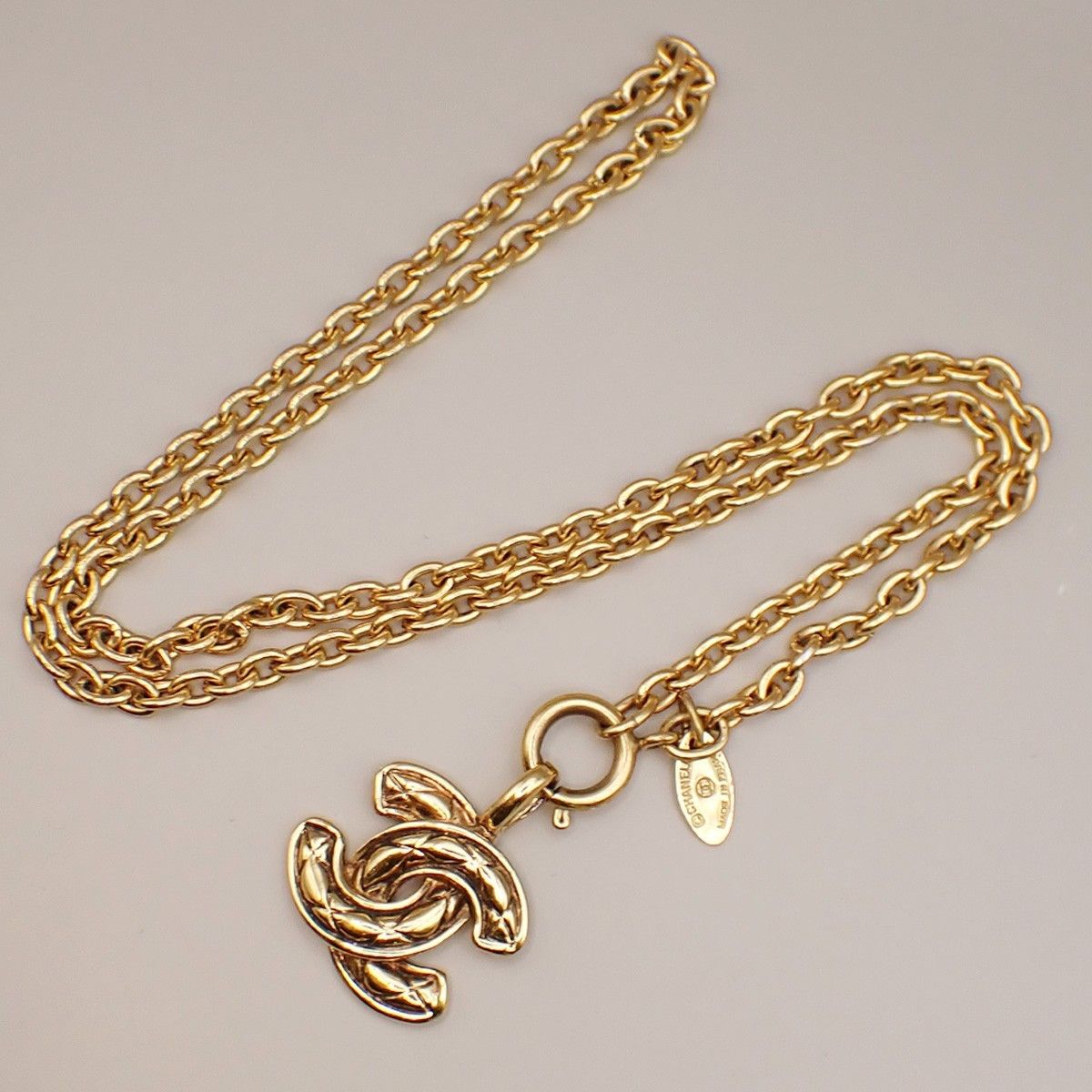 Chanel Chanel Vintage Quilted CC Pendant Necklace Metal Size ONE SIZE - 1 Thumbnail