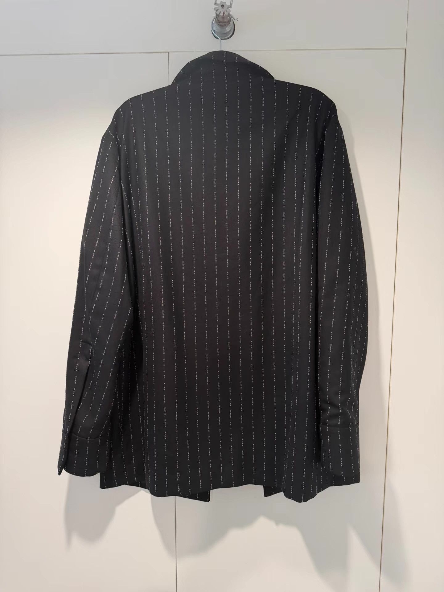 1017 ALYX 9SM 1017 Alyx 9sm printed jacket Q19 Size US S / EU 44-46 / 1 - 4 Thumbnail