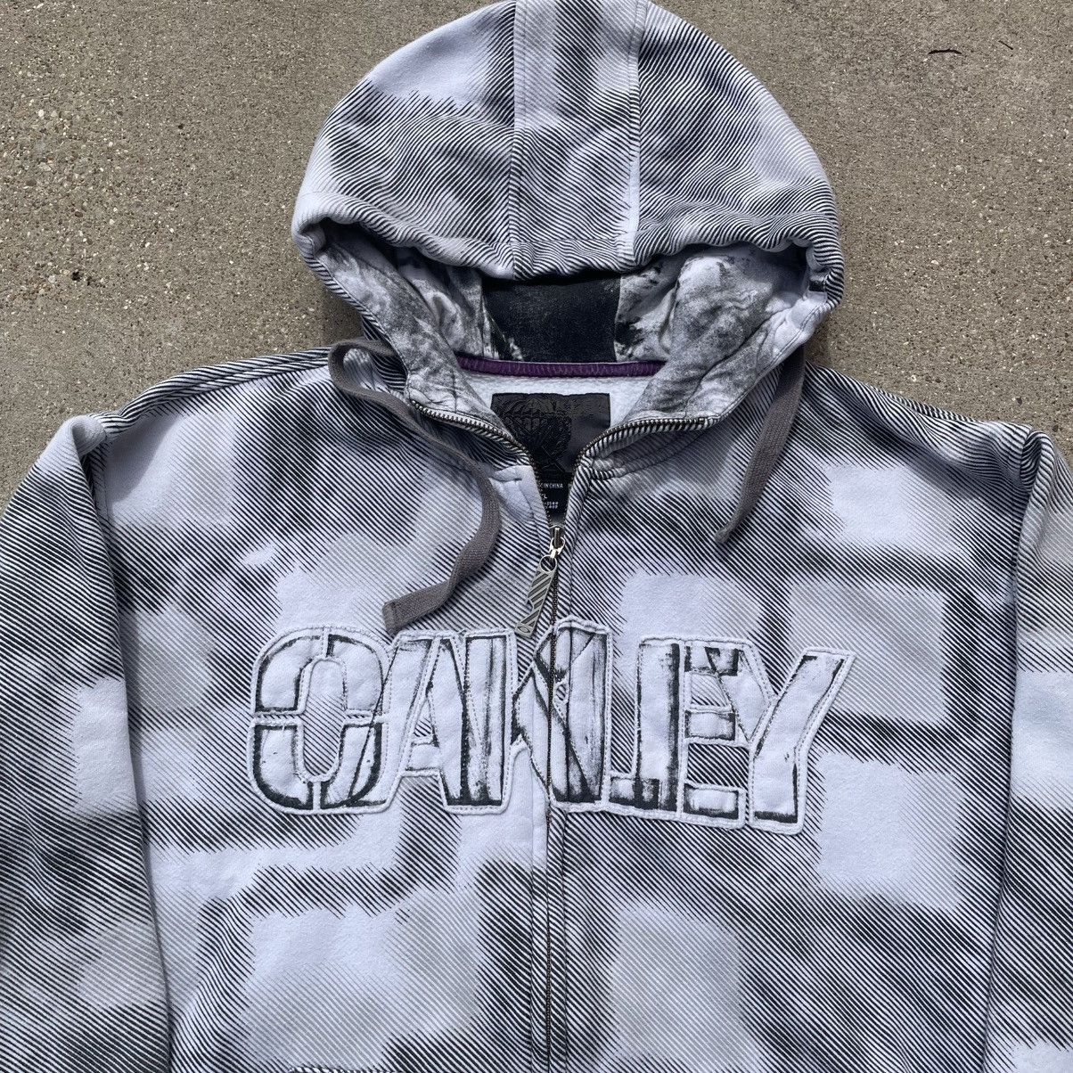 Oakley Vintage Y2K Oakley Box Camo Zip Up Hoodie L Size US L / EU 52-54 / 3 - 1 Thumbnail
