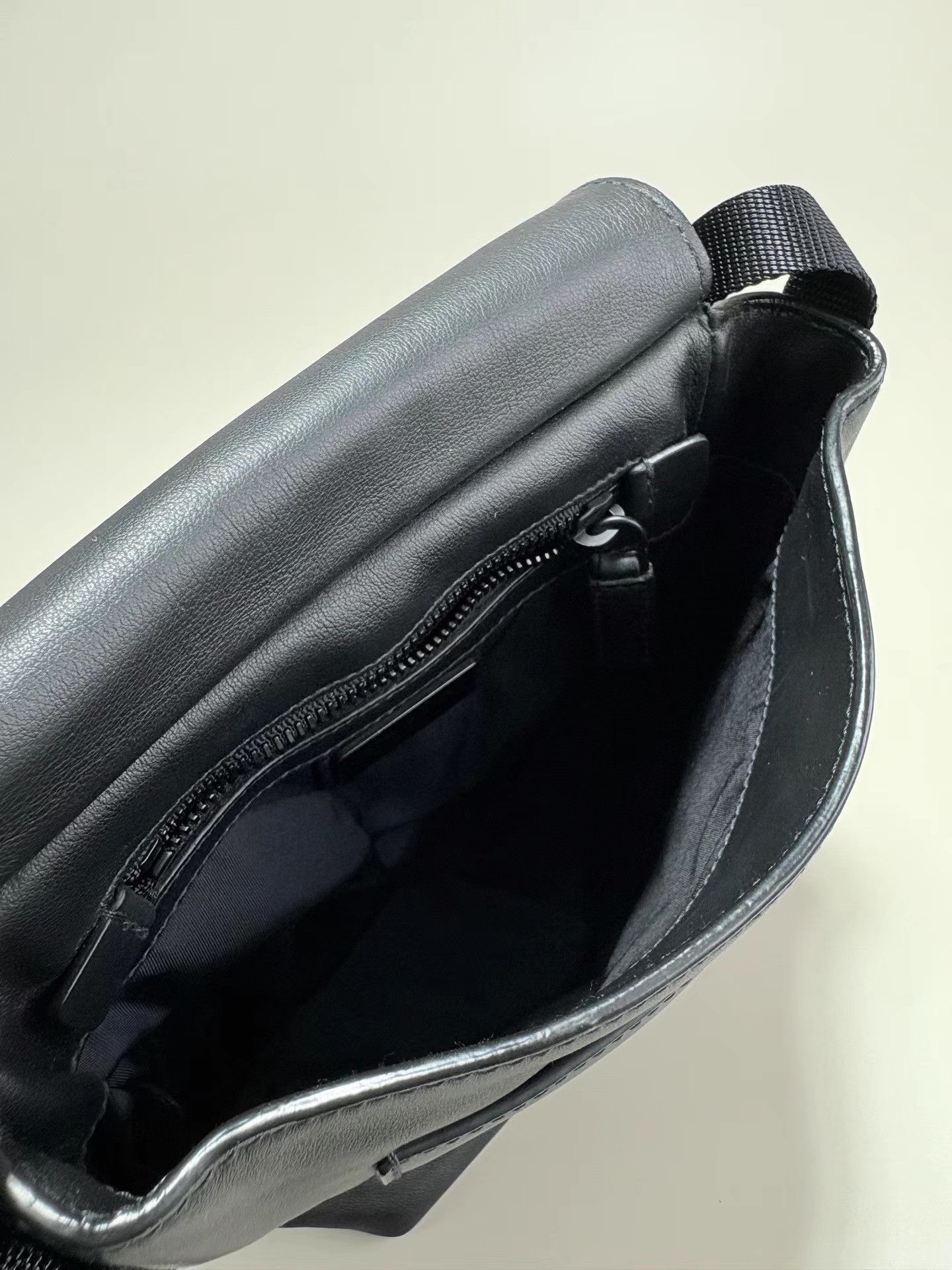 Prada PRADA Triangle Logo Shoulder & Crossbody Bag K1 Size ONE SIZE - 6 Thumbnail