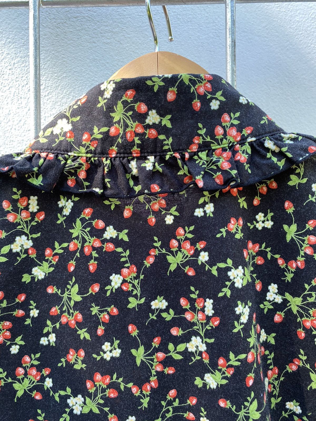 Japanese Brand × Seditionaries Peace Now Strawberry printed Ruffle Puff Blouse shirt Size M / US 6-8 / IT 42-44 - 8 Thumbnail