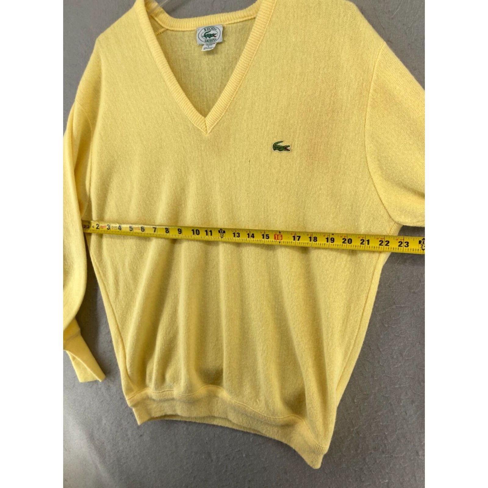 Izod VINTAGE Izod Lacoste Mens Sweater Pullover Large Yellow Logo Embroidered 80s 90s SKU: L Mens Knit V-Neck Size US L / EU 52-54 / 3 - 2 Thumbnail