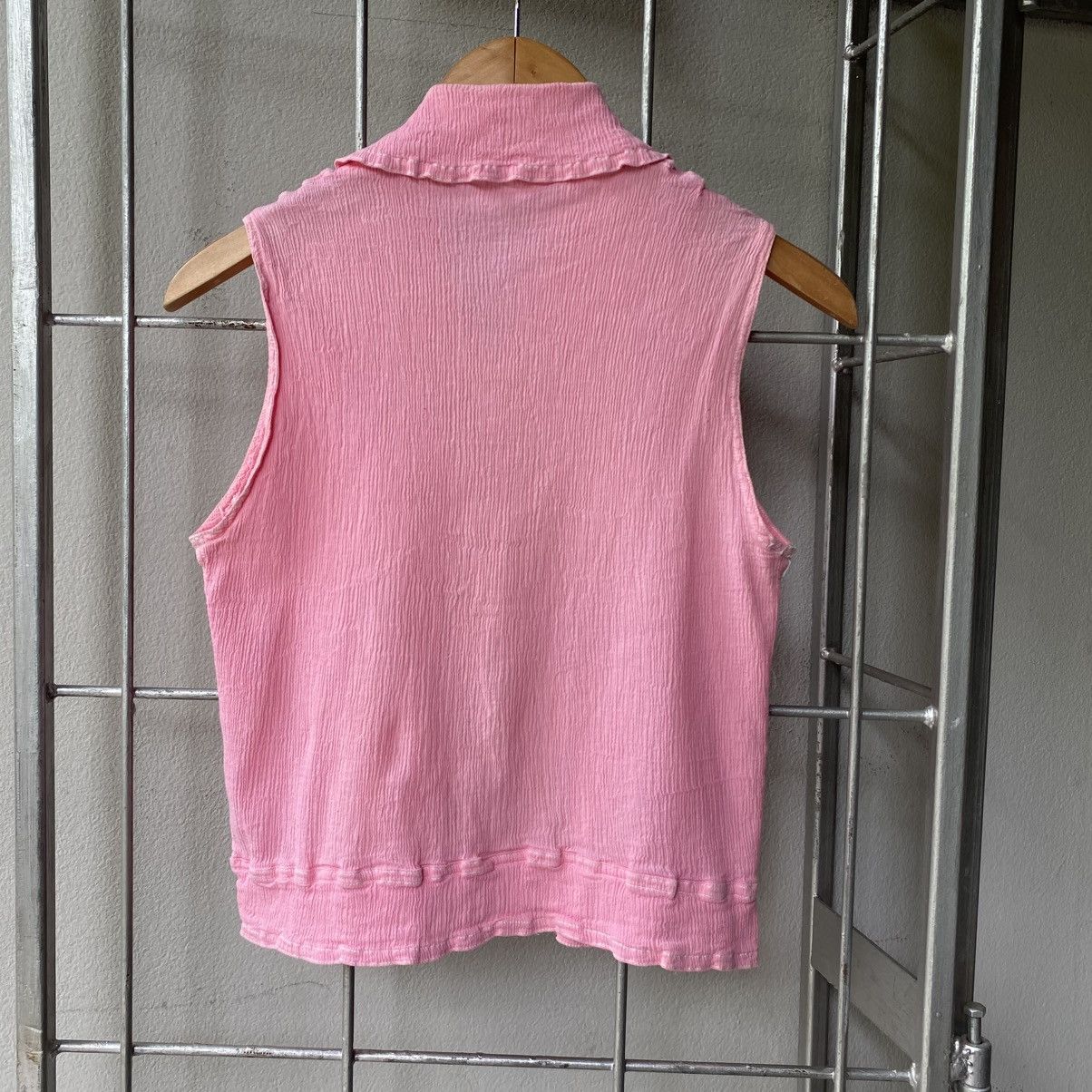 Tsumori Chisato Tsumori Chisato Pink Pleated Zip Sleeveless Shirt Size S / US 4 / IT 40 - 2 Thumbnail
