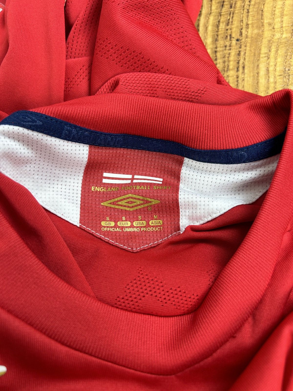 Umbro Vintage Umbro England 2006/08 Away Kit Soccer Jersey Red S Size US S / EU 44-46 / 1 - 8 Thumbnail