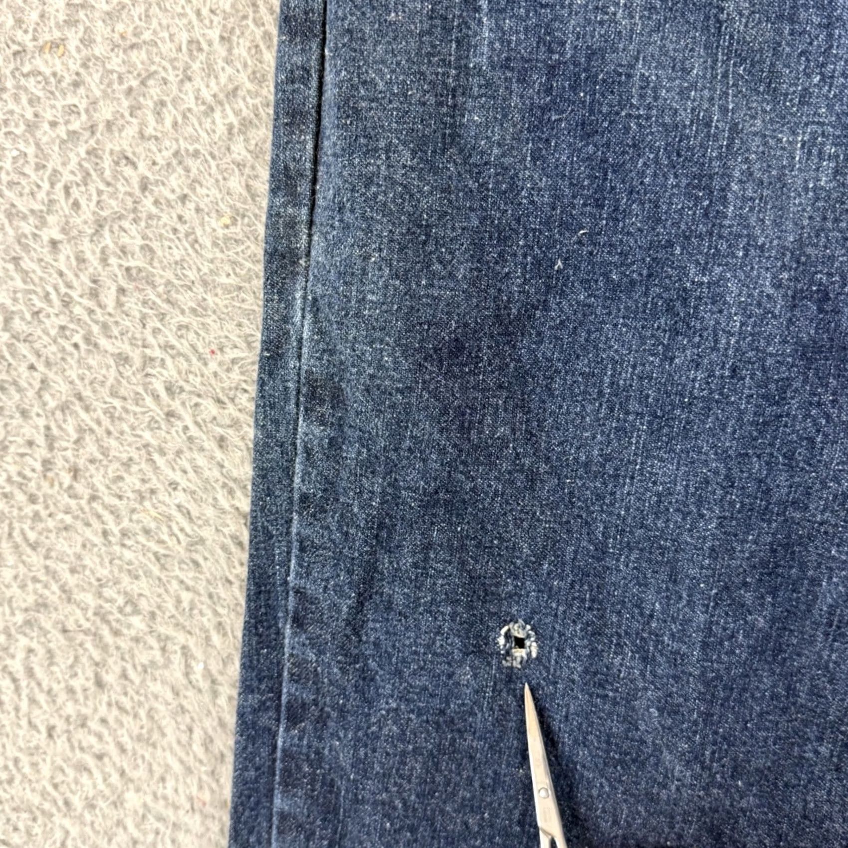 Tommy Hilfiger VINTAGE Tommy Hilfiger Jeans Men 33x34 Baggy Wide-Leg 90s Denim USA Jeans Mens 90s Wide-Leg Blue Tom* Size US 33 - 4 Thumbnail