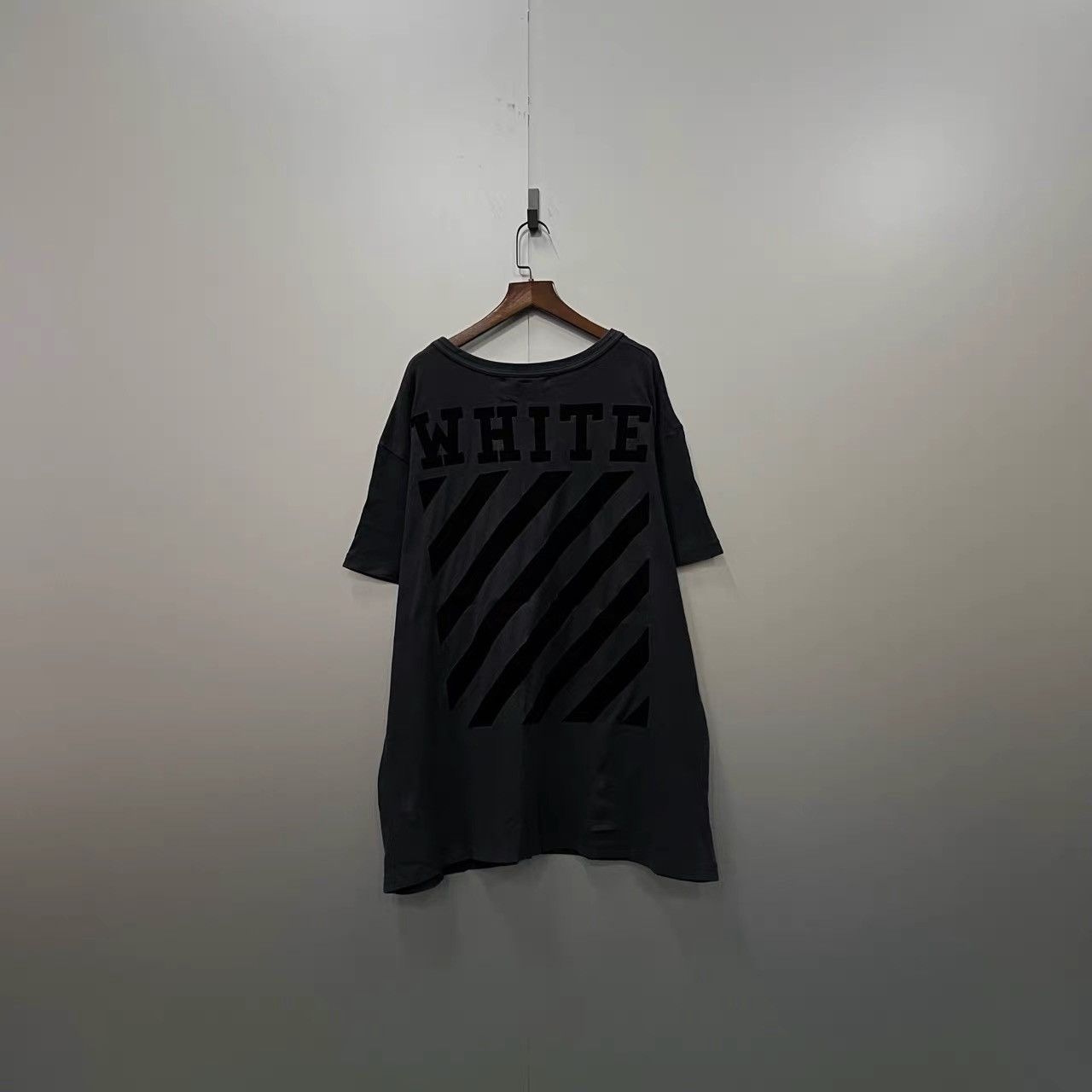Off-White OFF-WHITE Black Grey Flocked Warning Line Short Sleeve K28 Size US L / EU 52-54 / 3 - 2 Thumbnail