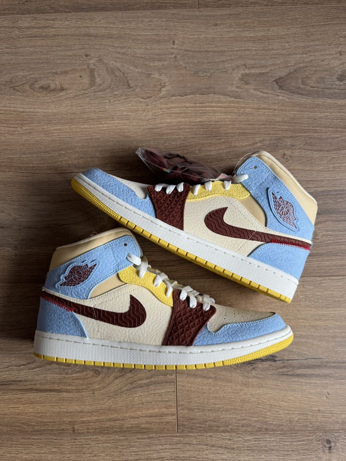 Jordan Brand Jordan 1 Mid SE Fearless Maison Chateau Rouge Size US 11 / EU 44 - 3 Thumbnail