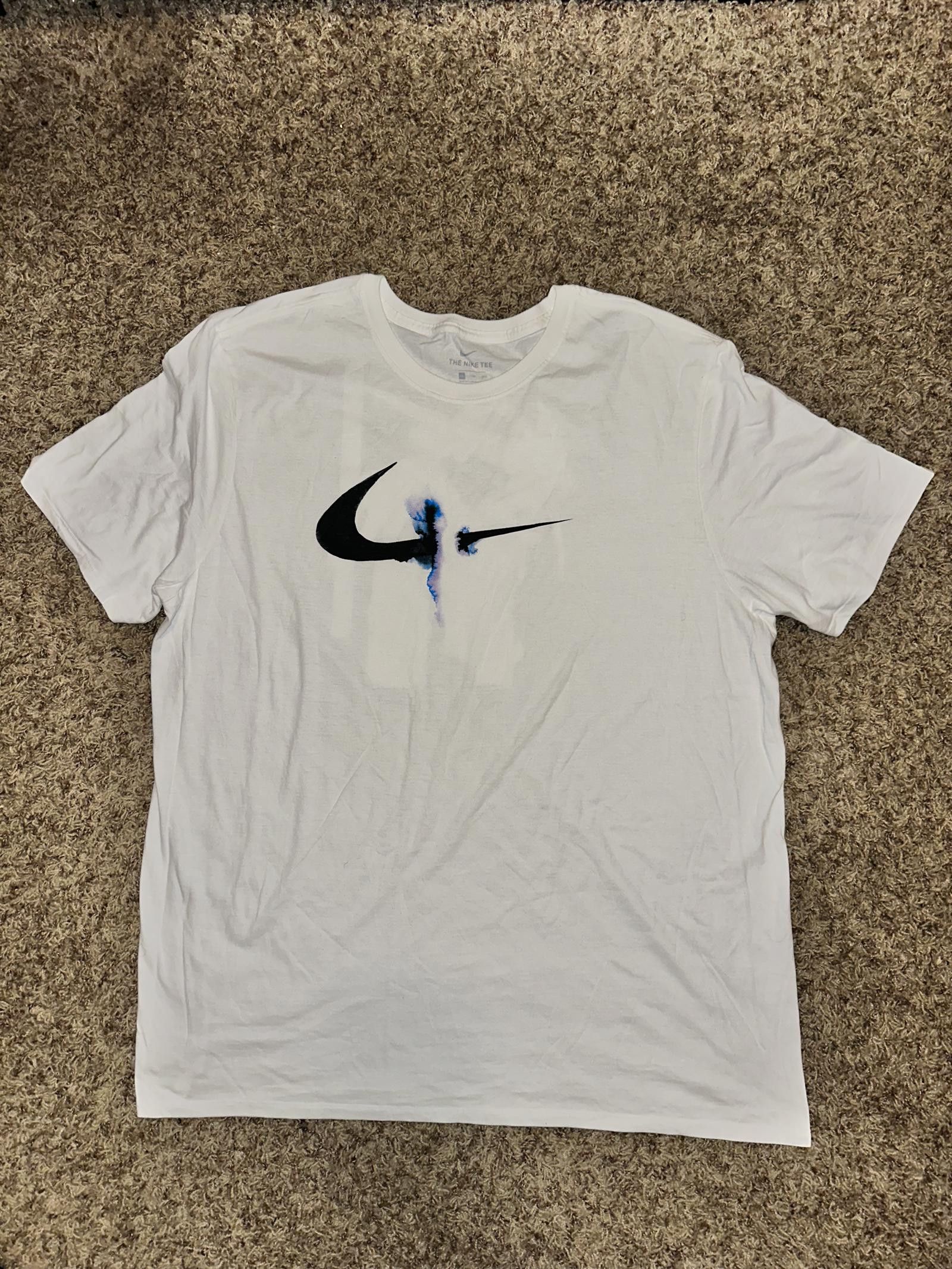 image of Nike Virgil Abloh Chicago Skyline T-Shirt in White, Men's (Size 2XL)