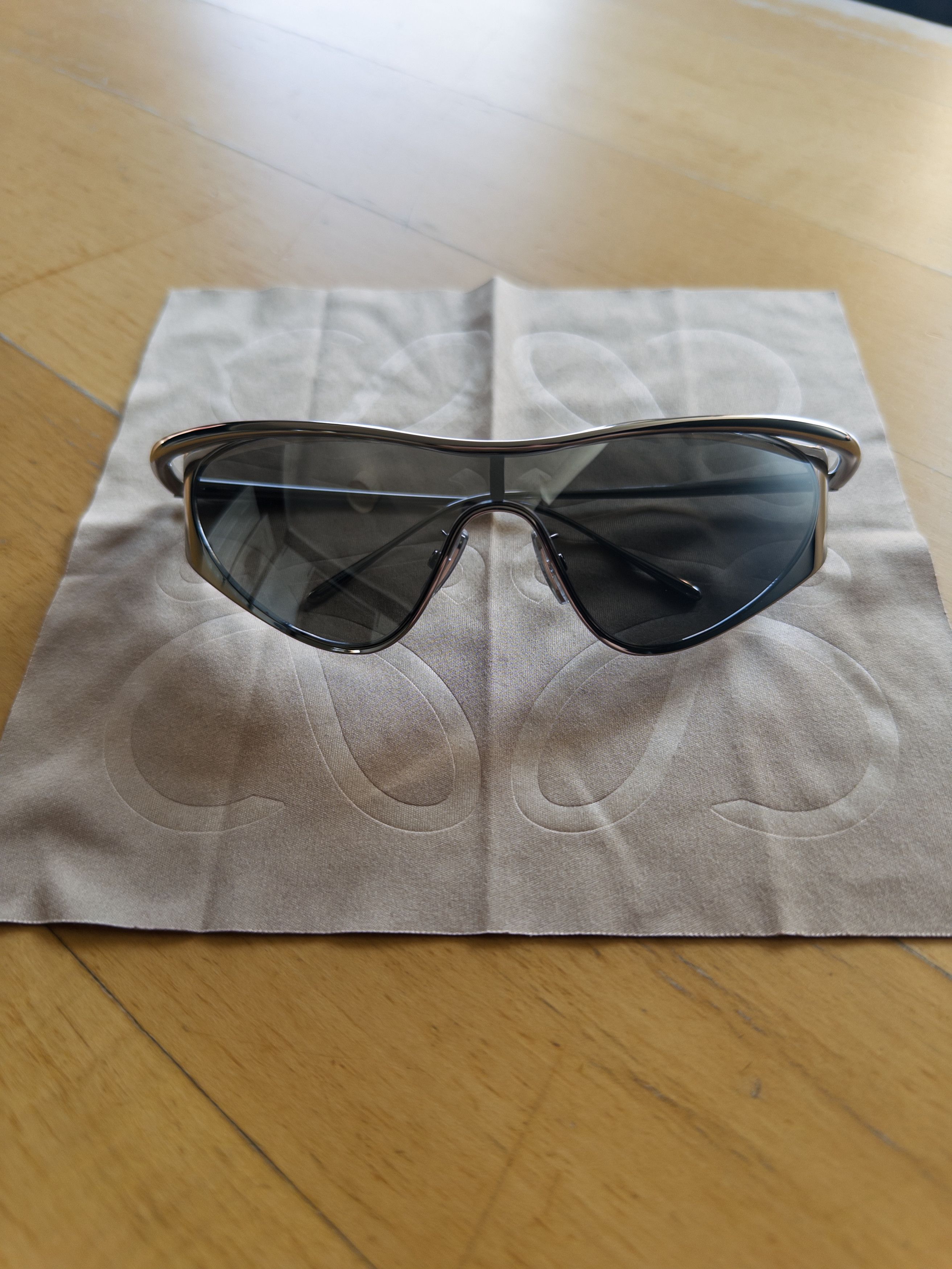 Loewe Flash Cat-Eye Silver-Tone Sunglasses - LW40165U Size ONE SIZE - 1 Thumbnail