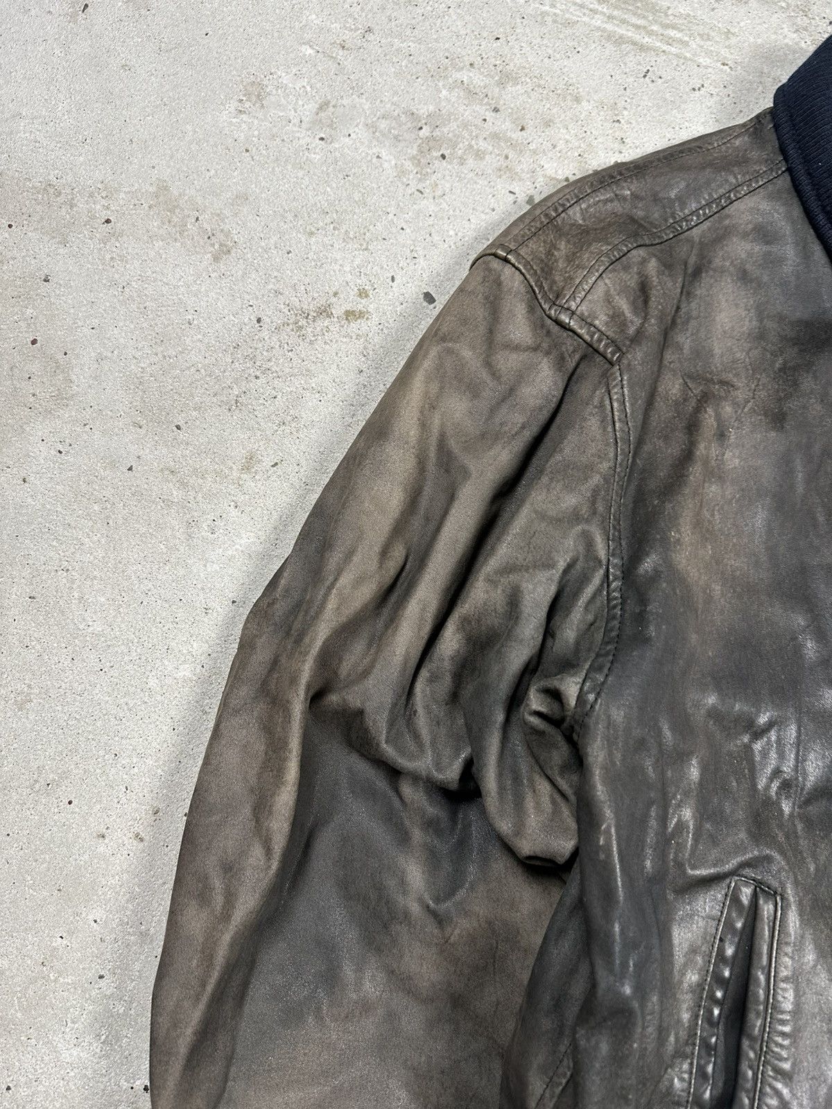 Other Vintage 90s Black Distressed Leather Bomber Jacket Army Size US XL / EU 56 / 4 - 4 Thumbnail