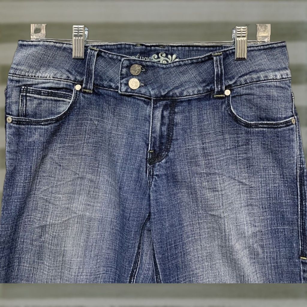 Denime Refuge Premium Womens Capri Jeans Denim Blue Med Wash Size 9 Stretch Size 30" / US 8 / IT 44 - 1 Thumbnail