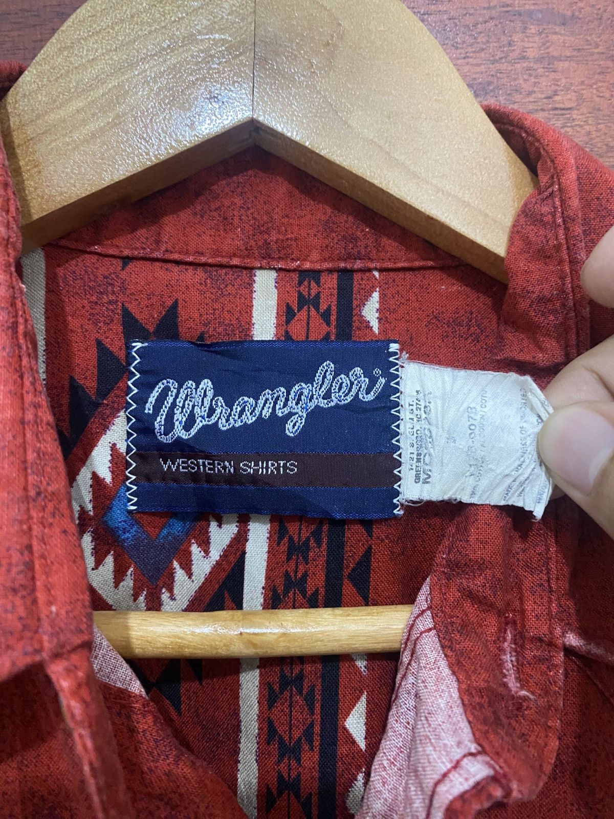 Cowboy Equipment × Vintage × Wrangler 🇺🇸 Vintage 90s Wrangler Western Shirt Navajo Design Made Usa Size US M / EU 48-50 / 2 - 4 Thumbnail
