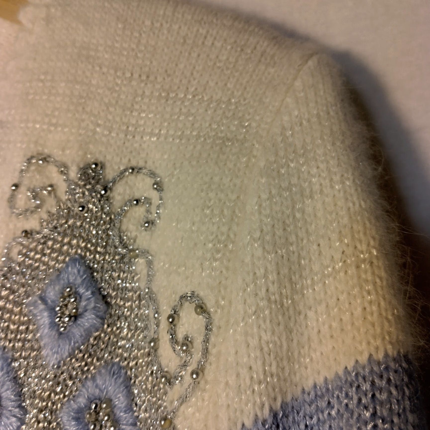Vintage VINTAGE Jaclyn Smith Petite Sweater Women Pullover Long Sleeve V-Neck Beaded Silver 80s Fall Winter Spring Blue Size S / US 4 / IT 40 - 4 Thumbnail