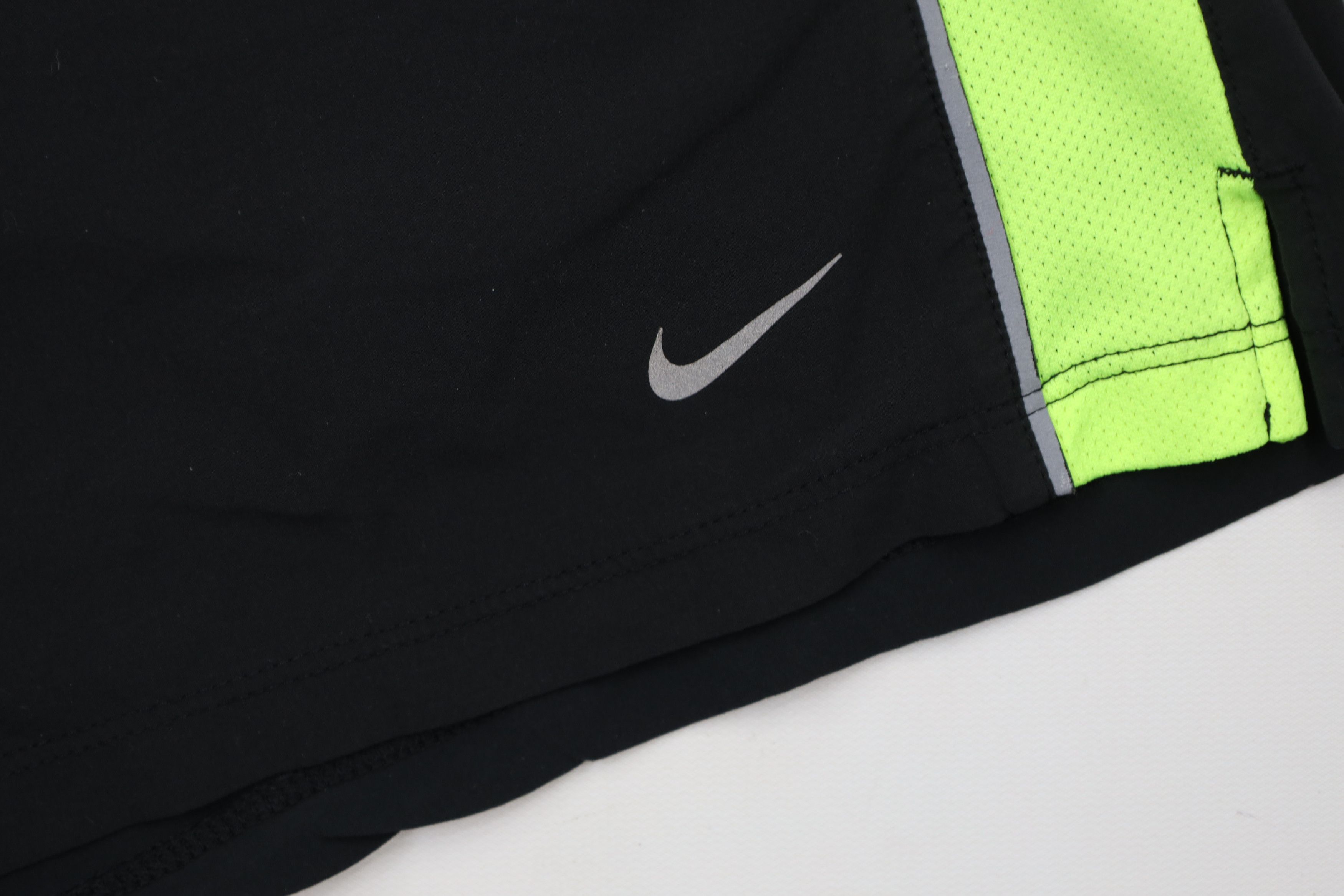 Nike × Vintage Vintage Y2K Nike Swoosh Reflective Lined Above Knee Shorts Size US 34 / EU 50 - 5 Thumbnail