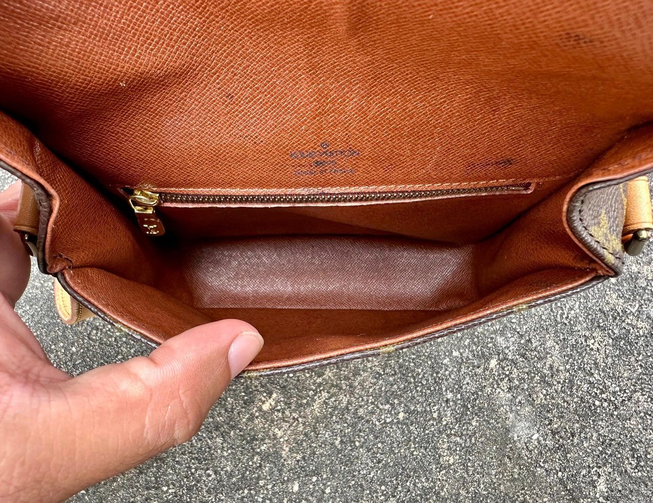Louis Vuitton Authentic Louis Vuitton Monogram Saint Cloud PM Shoulder Bag Size ONE SIZE - 6 Thumbnail