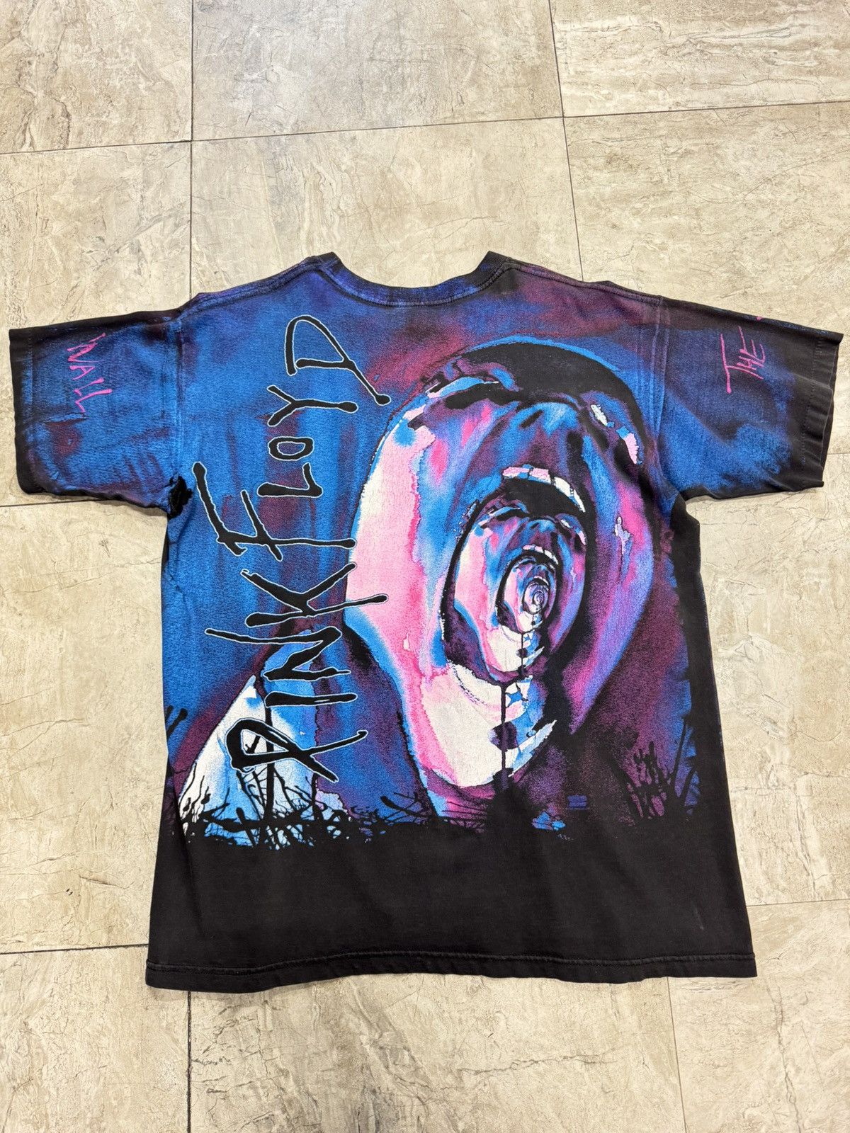 Vintage Vintage Pink Floyd The Wall AOP Tee Size US XL / EU 56 / 4 - 4 Thumbnail