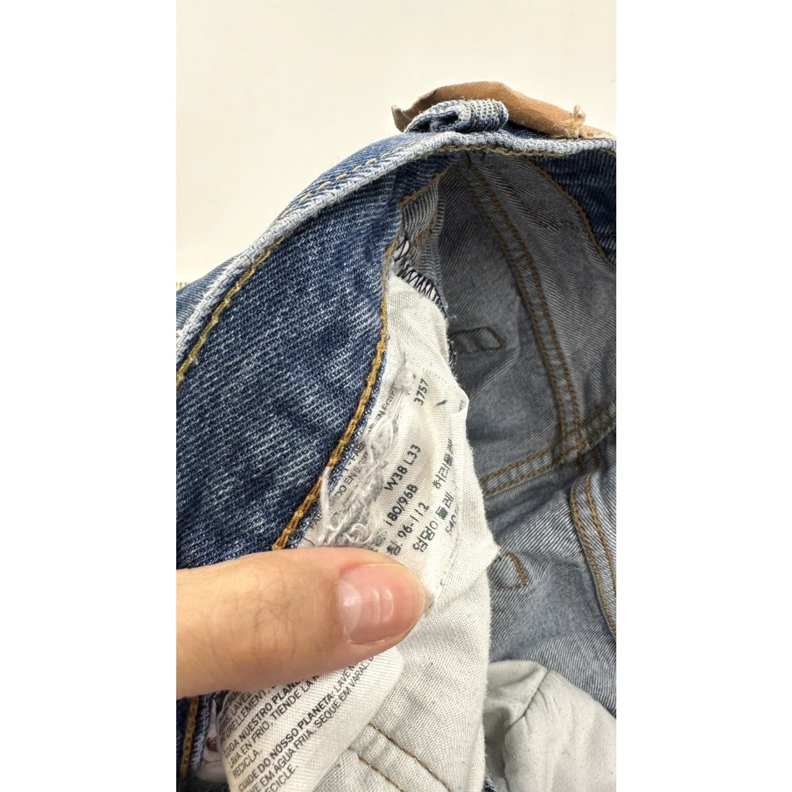Levi's VINTAGE Levi’s 501 Jeans Men 35x28 Blue Button Jeans Straight Regular 35 Inseam 28 Cotton Denim Bohemian City Festival Grunge Hipster USA Mens Size US 35 - 4 Thumbnail