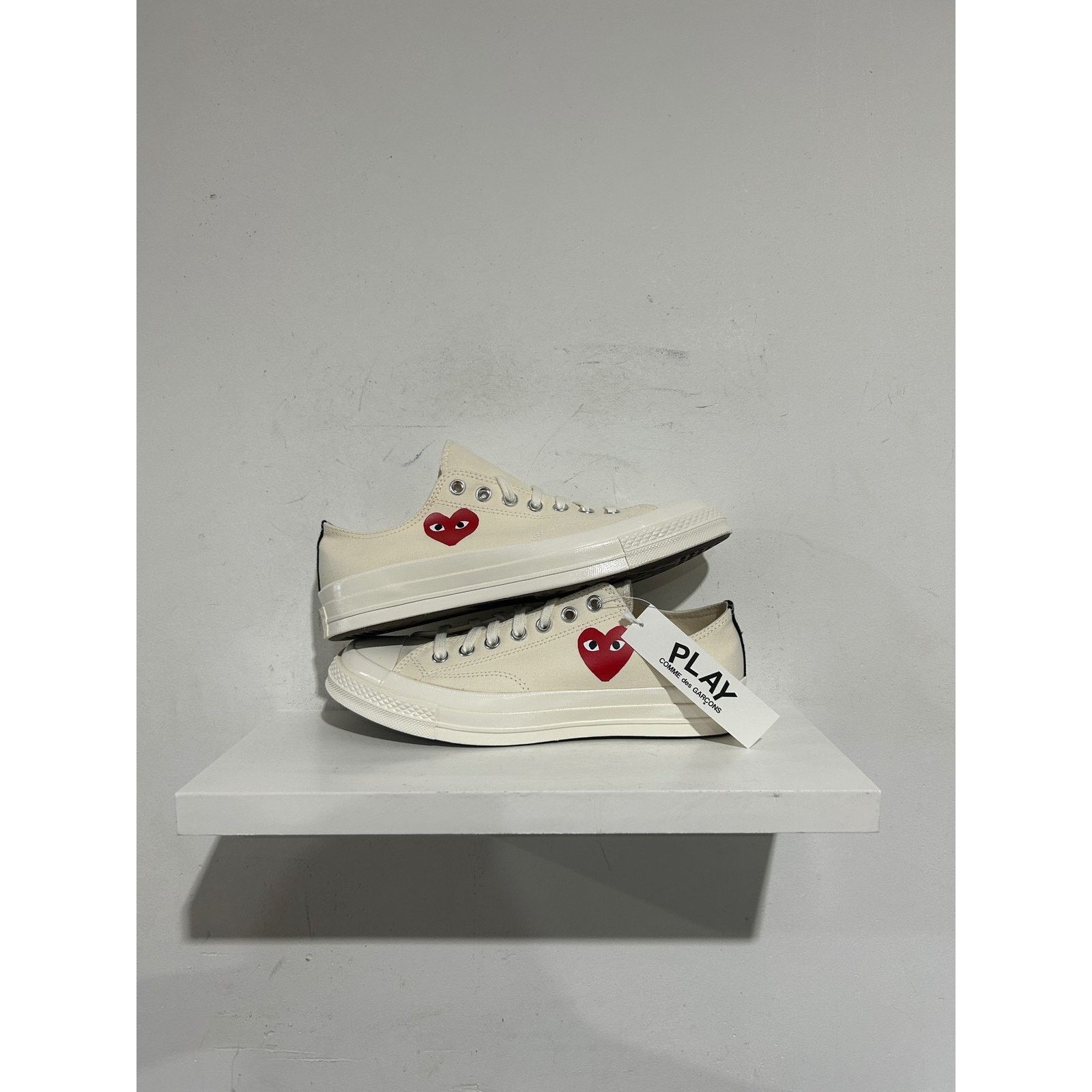 Converse CONVERSE MILK CHUCK TAYLOR CDG PLAY SINGLE HEART SIZE 9 NEW Size US 9 / EU 42 - 1 Thumbnail