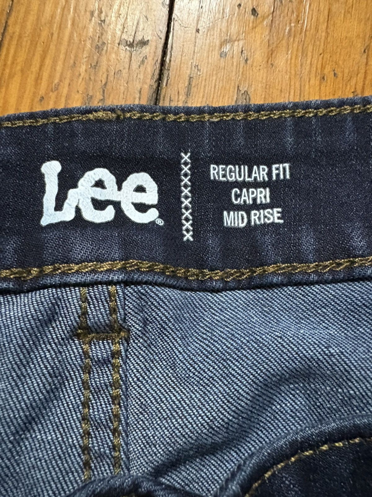 Lee Lee Regular Fit Capri Mid Rise Size 42" / US 20 - 3 Thumbnail