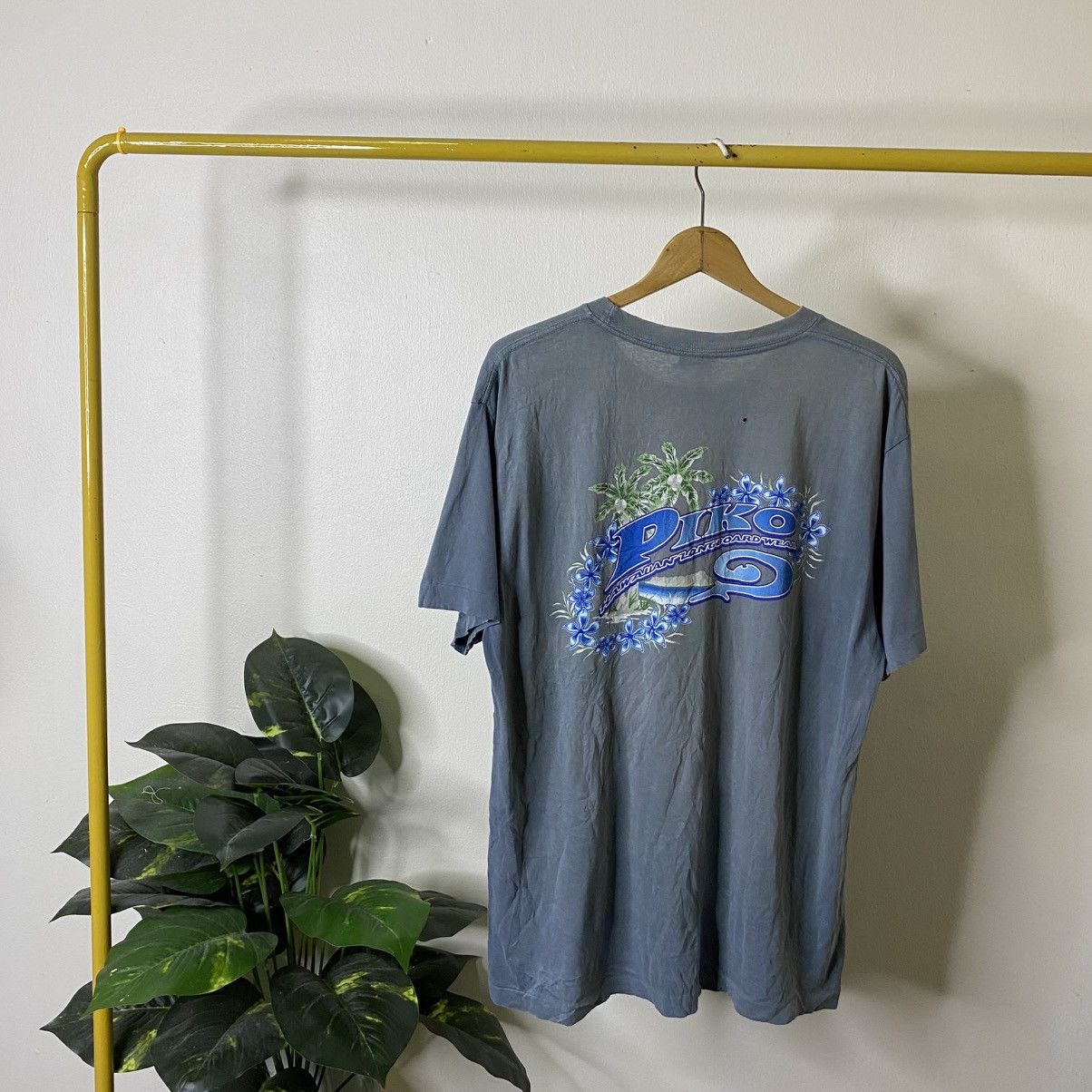 Vintage Y2K Piko Surf Nice Back Graphic Surfing Faded T Shirt Size US XL / EU 56 / 4 - 1 Thumbnail