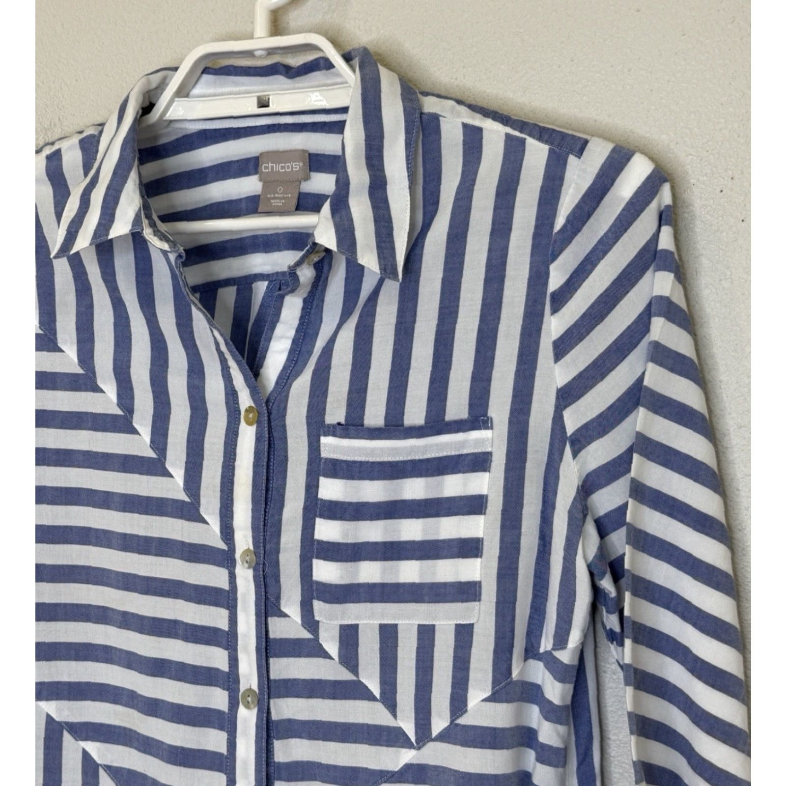 Vintage Chicos Women's Top - Button-Up Collared Long Sleeve Blue White Stripe Lyocell Pockets Size 0 US 4/6 Size S / US 4 / IT 40 - 2 Thumbnail