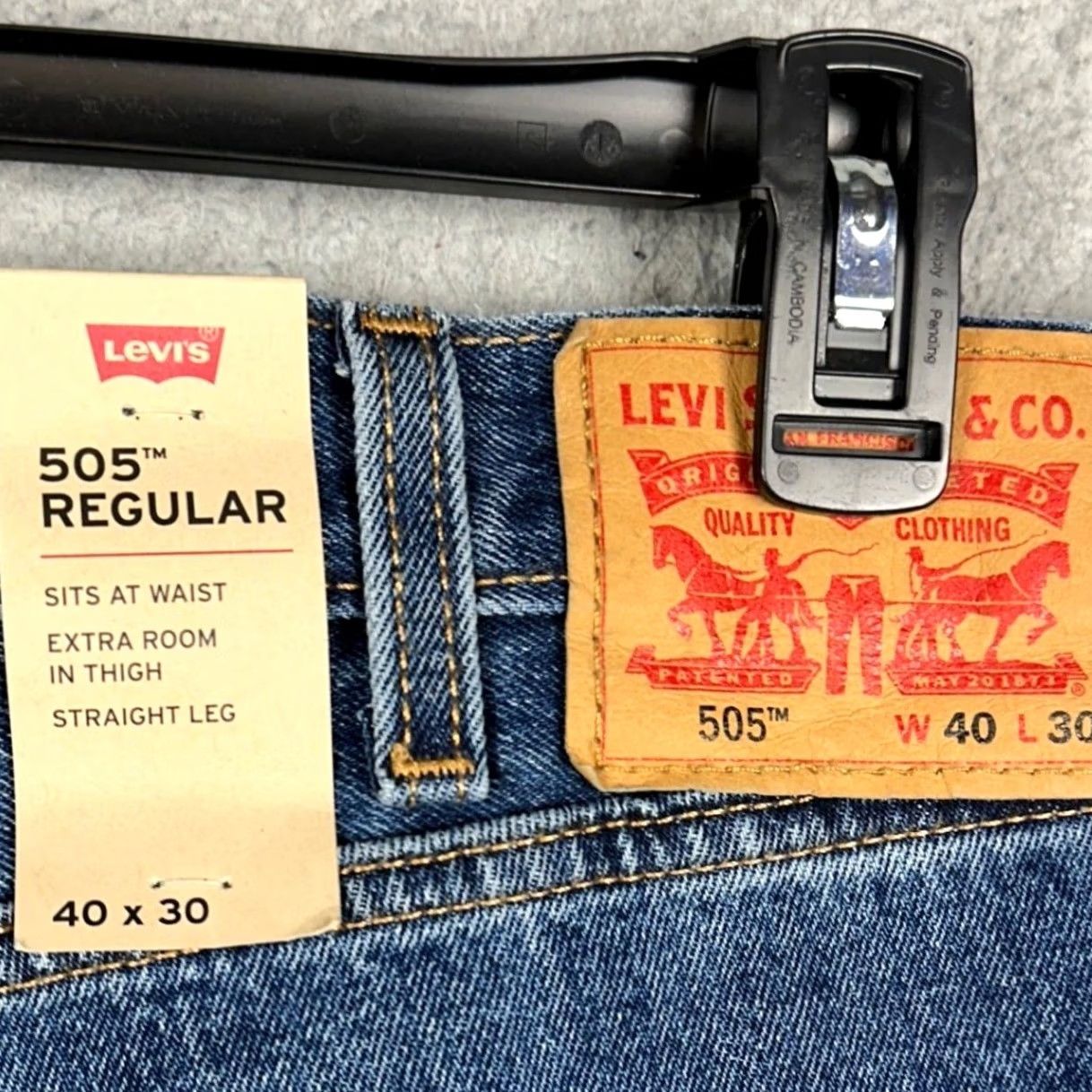 Levi's Levi's 505 Jeans Mens 40X30 Blue Regular Fit Straight 5 Pocket Denim Size US 40 / EU 56 - 4 Thumbnail