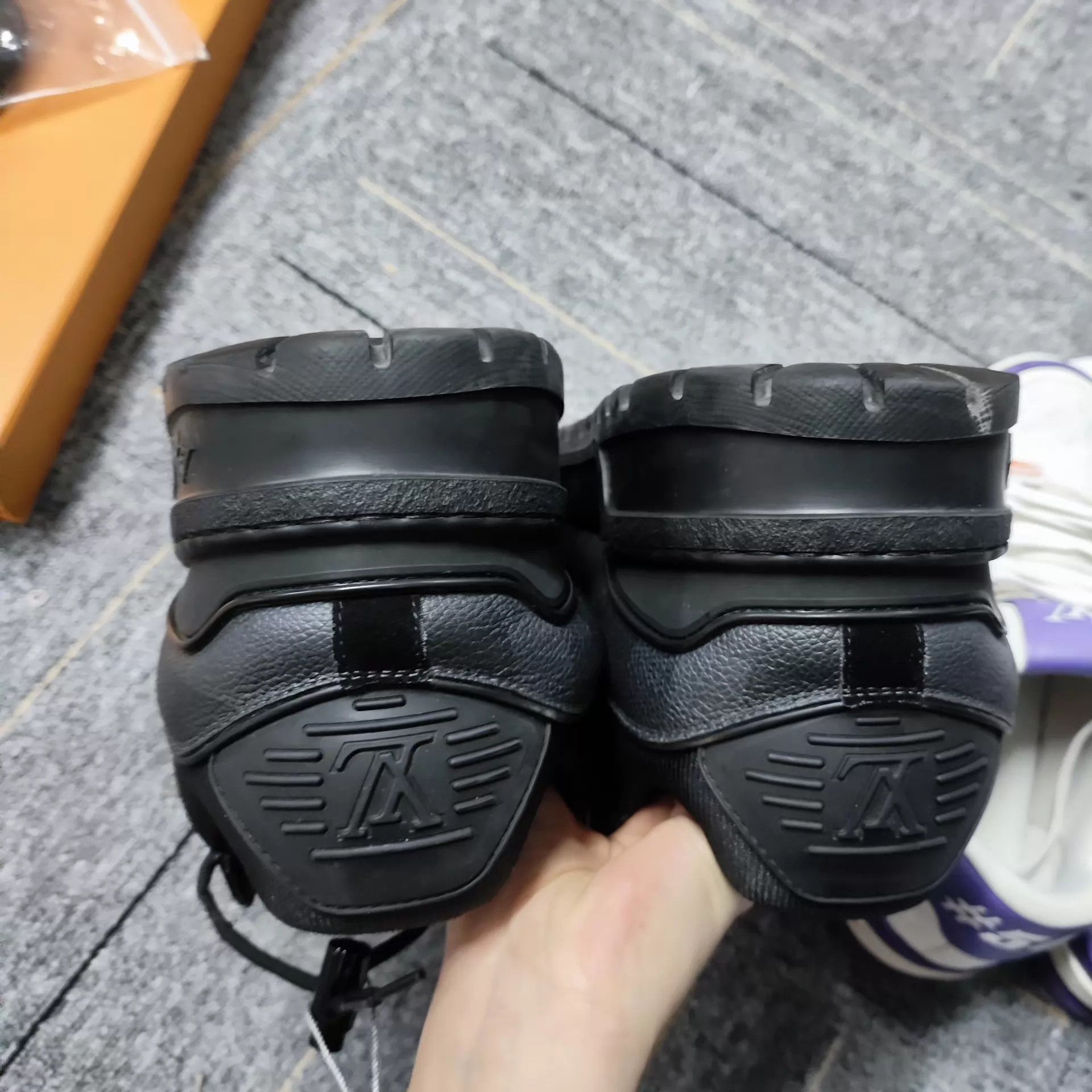 Louis Vuitton LV Low-Top Sneakers Puff Black Size 6 Size US 6 / EU 39 - 6 Thumbnail