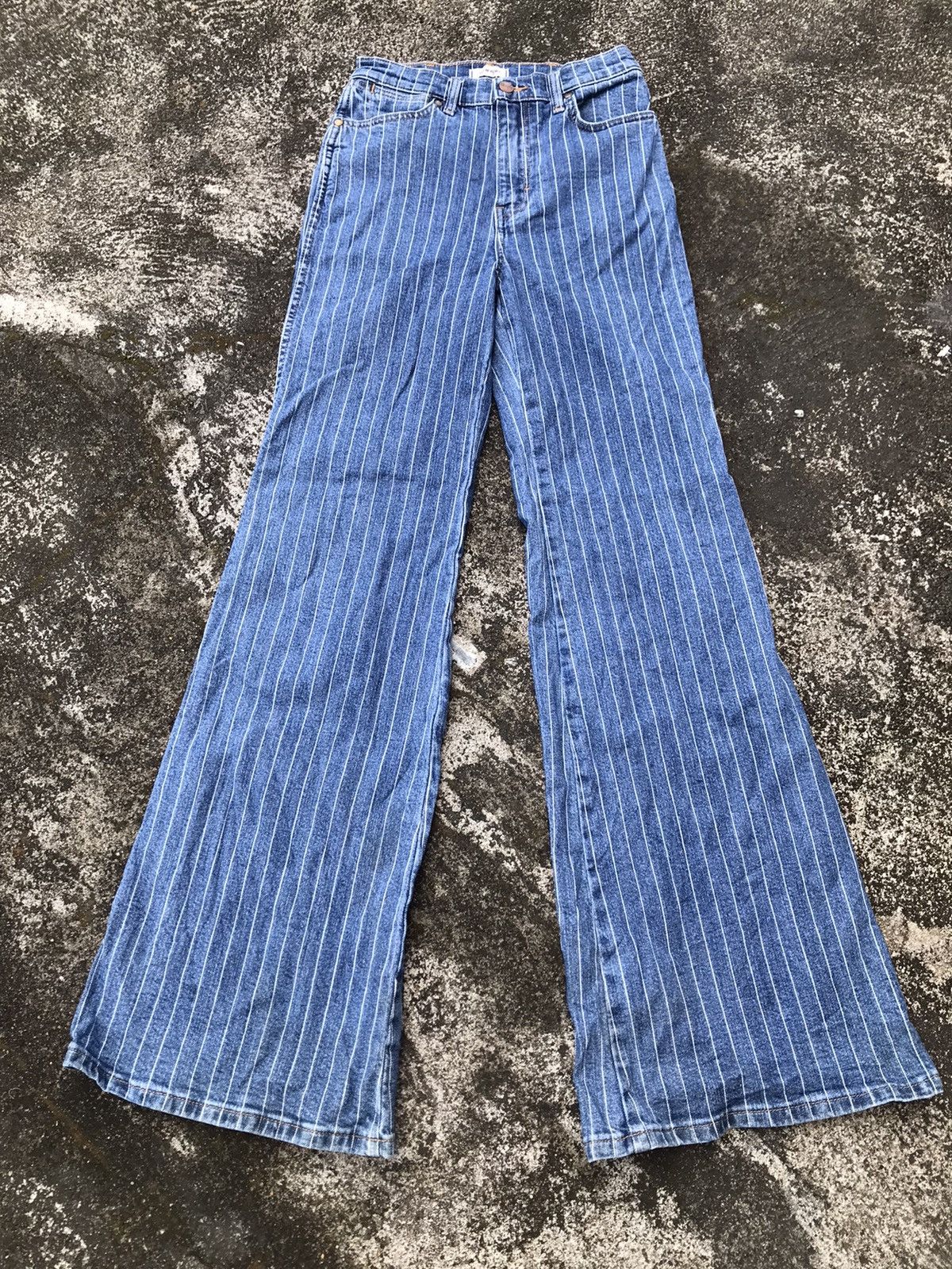 Wrangler Wrangler Flare Bellbottom Size US 26 / EU 42 - 1 Thumbnail