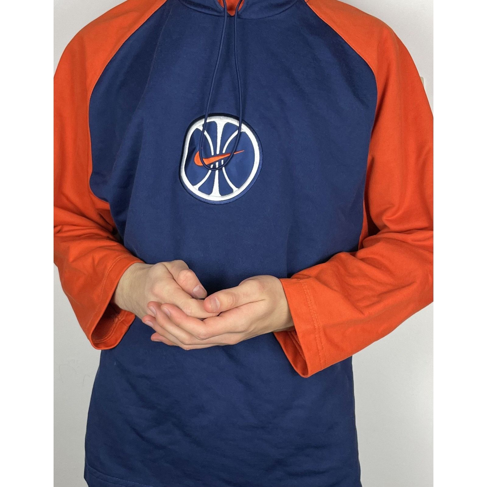 Nike × Vintage VTG Nike Men Navy Orange Basketball Swoosh Pullover Hoodie L Size US L / EU 52-54 / 3 - 2 Thumbnail