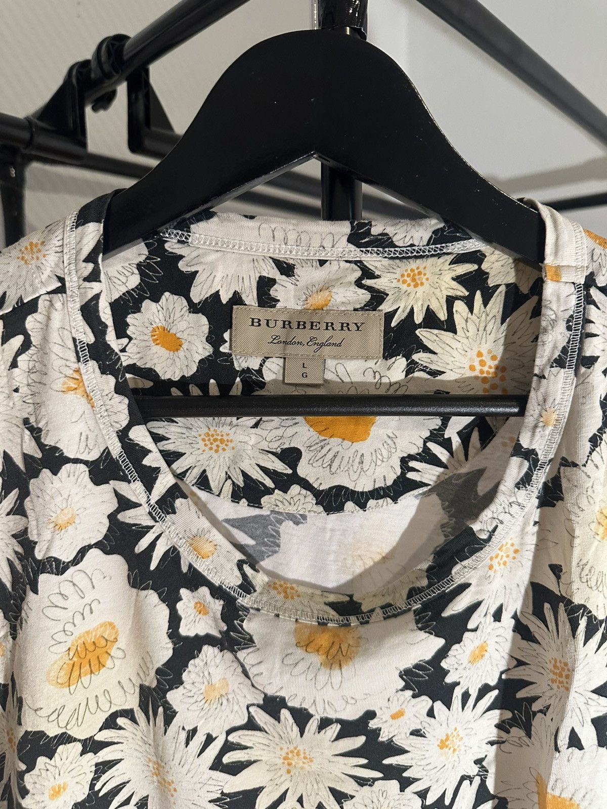Burberry Burberry Daisy Print T-Shirt L, Portugal — Floral Allover Size US L / EU 52-54 / 3 - 2 Thumbnail