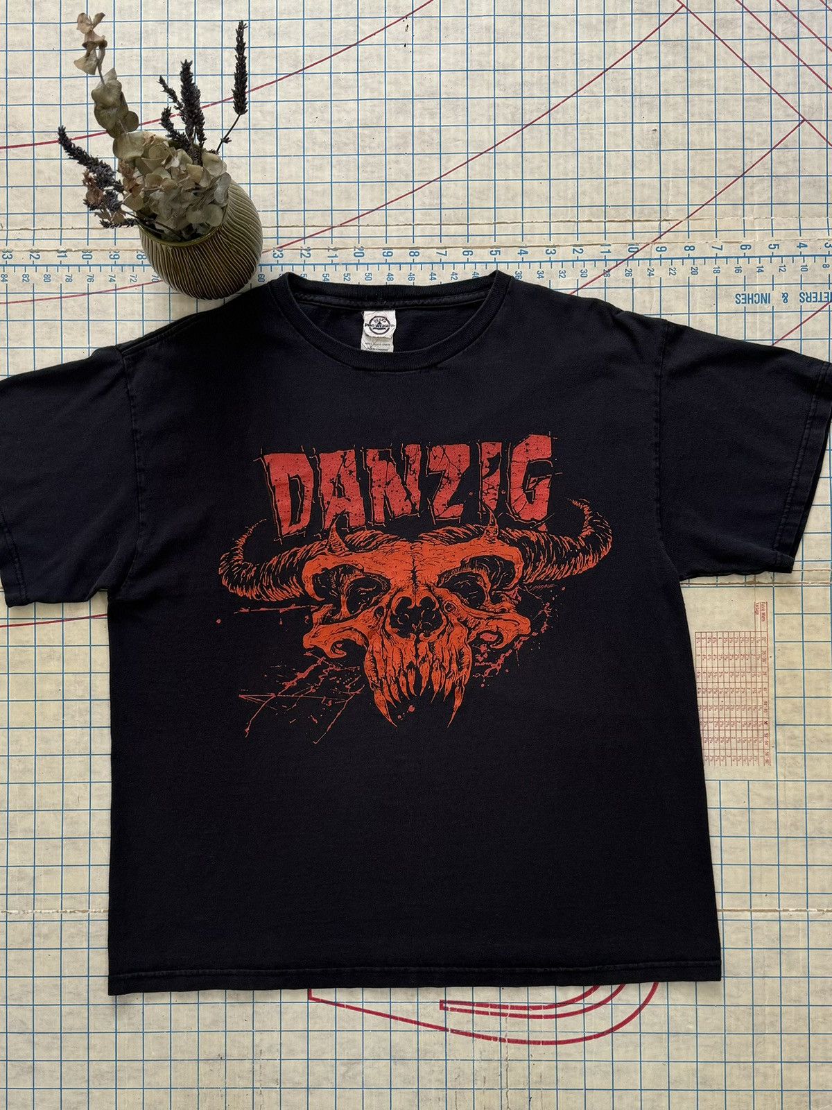 Band Tees × Vintage Vintage Danzig Red Horned Beast Rock Tee Cropped Fit Large Size US L / EU 52-54 / 3 - 3 Thumbnail
