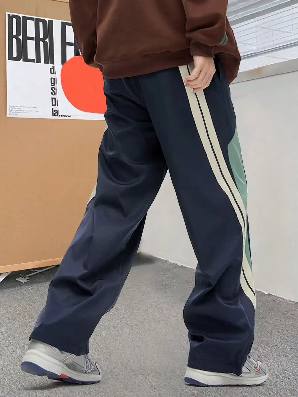 Japanese Brand × Other Casual Stretch Straight Leg Sweatpants Size US 32 / EU 48 - 2 Thumbnail