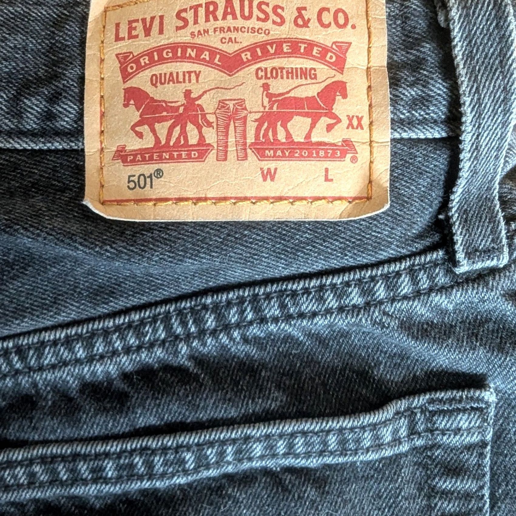 Levi's VINTAGE Levi's 501 Original Shorts Black Denim High Rise Raw Hem 25 Casual Womens Grunge 90s Punk Leather Patch Red Tab Top Quality Size 42" / US 20 - 4 Thumbnail