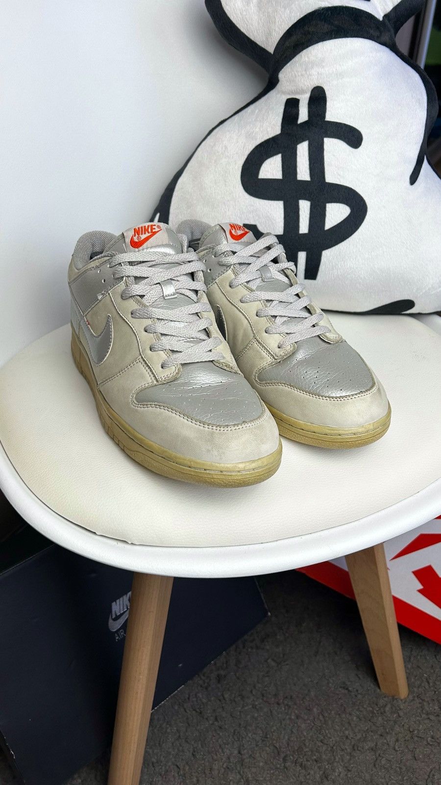 NBDN Nobrandedon × Nike Nike dunk low tony Parker NBA 2005 and exclusive Size US 11 / EU 44 - 2 Thumbnail