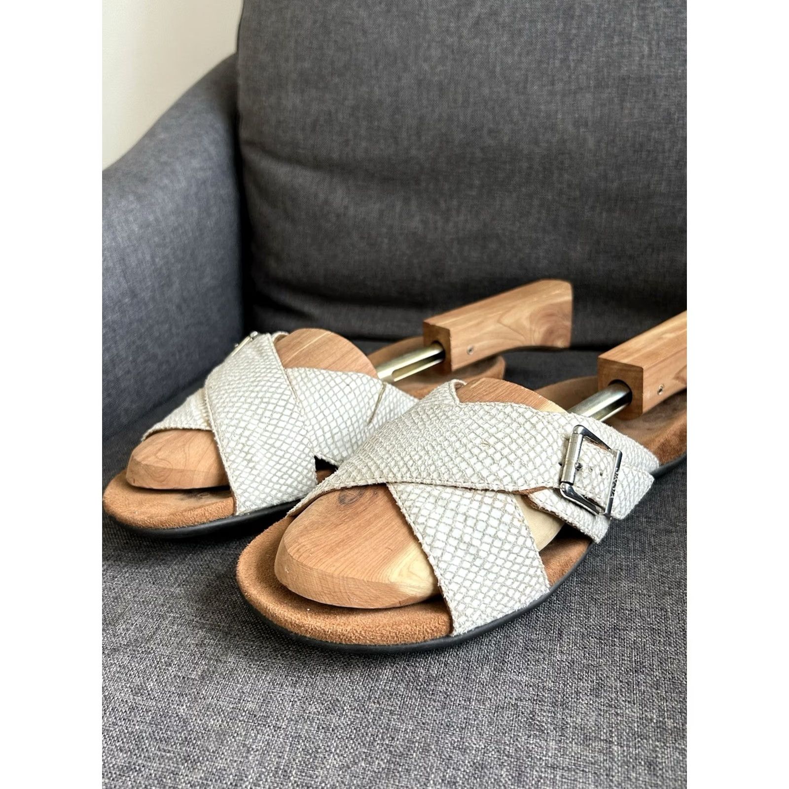 Vionic Vionic Womens Size 8 White Snakeskin Slide Sandals Arch Support Buckle Size US 8 / IT 38 - 3 Thumbnail